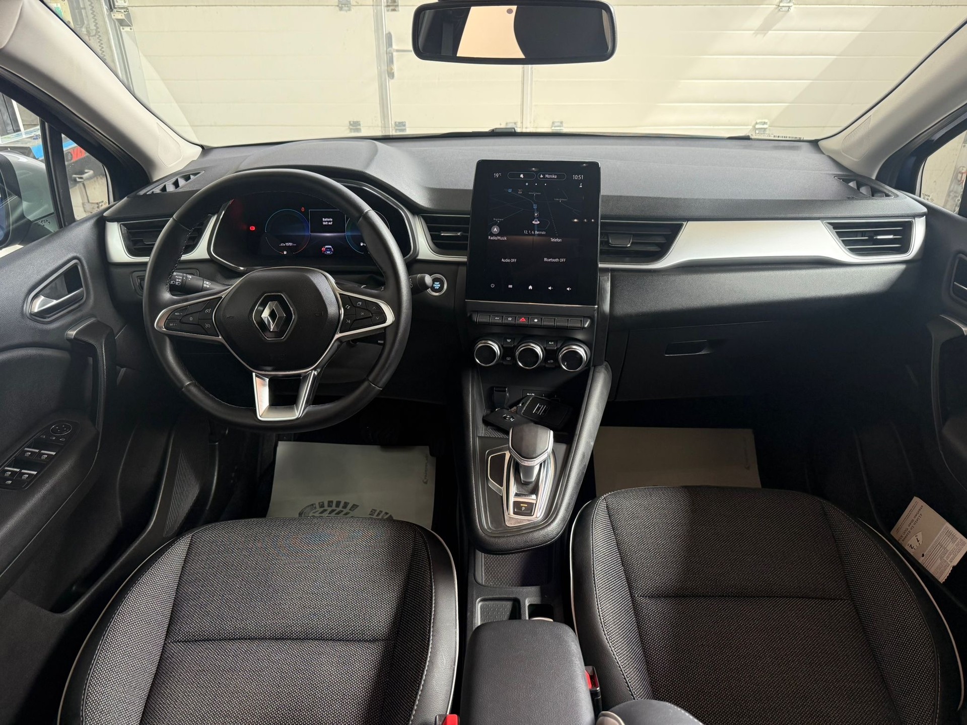 RENAULT Captur 1.6 E-Tech Initiale Paris DHT-image-12