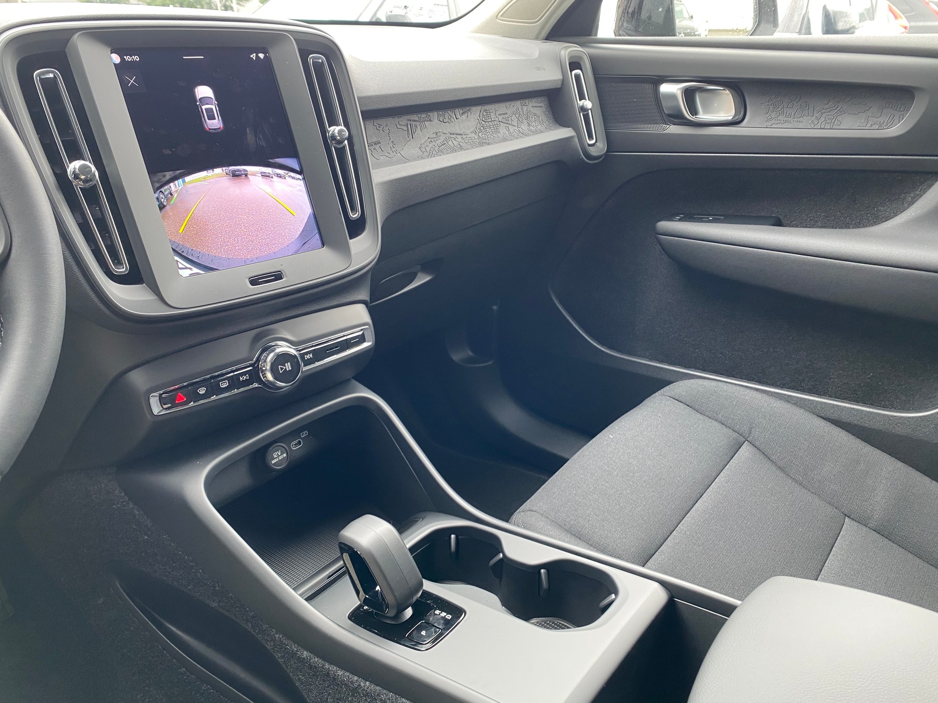 VOLVO EX40 Essential-image-11