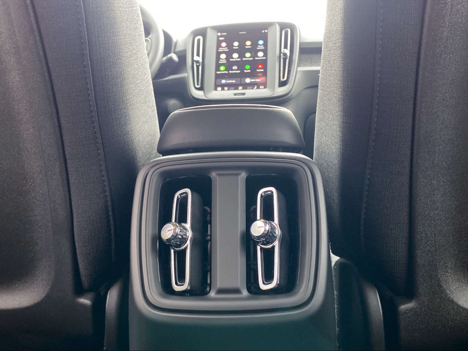VOLVO EX40 Essential-image-15