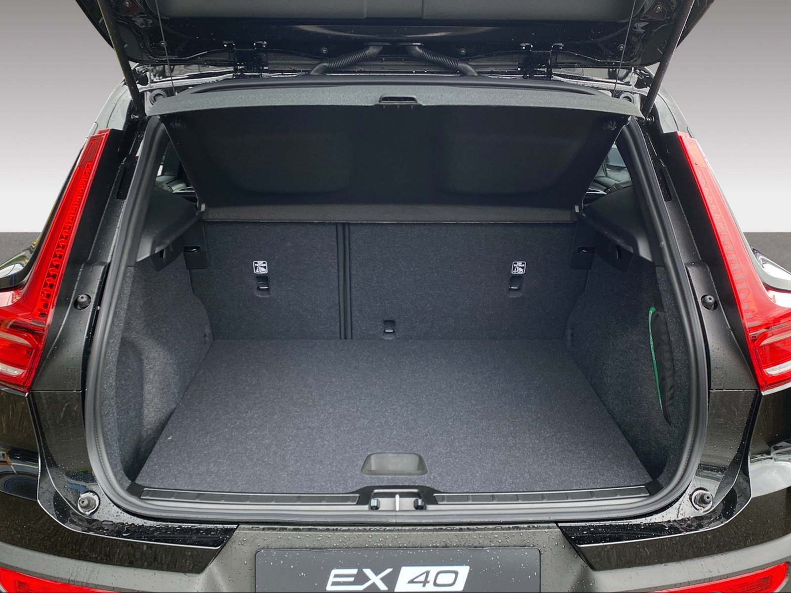 VOLVO EX40 Essential-image-16
