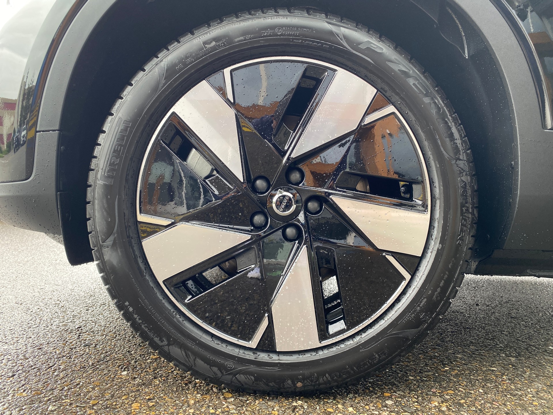 VOLVO EX40 Essential-image-5