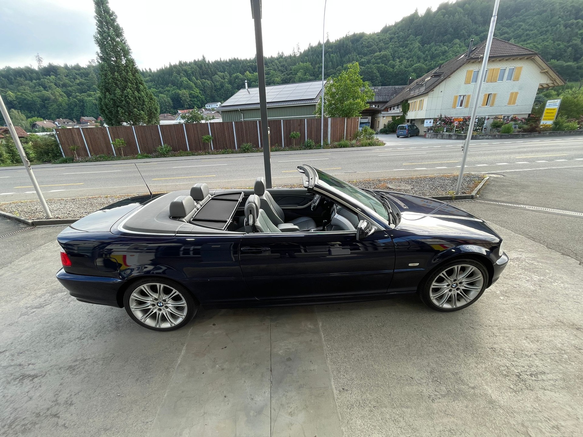BMW 325Ci Cabriolet-image-3