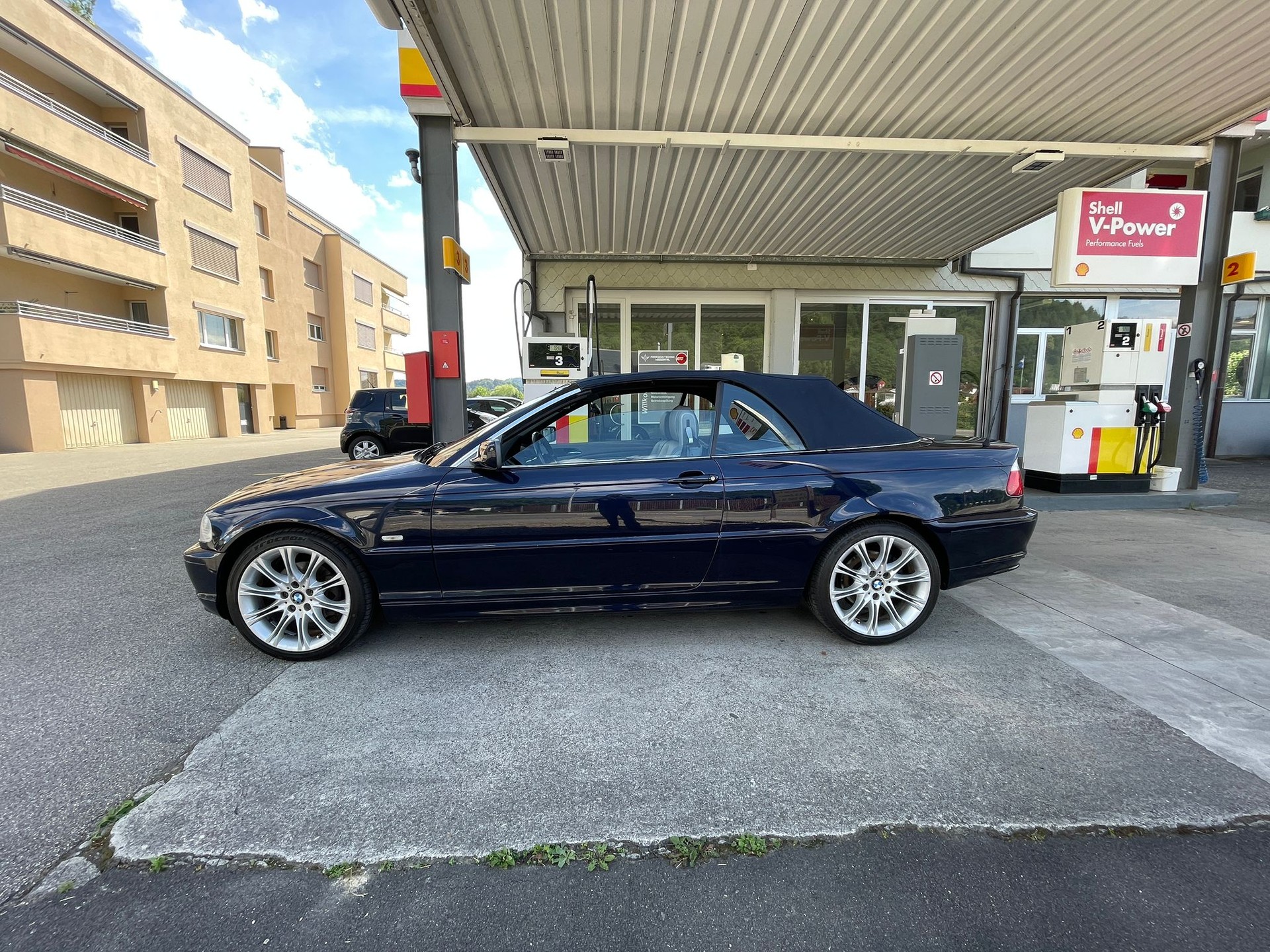 BMW 325Ci Cabriolet-image-10
