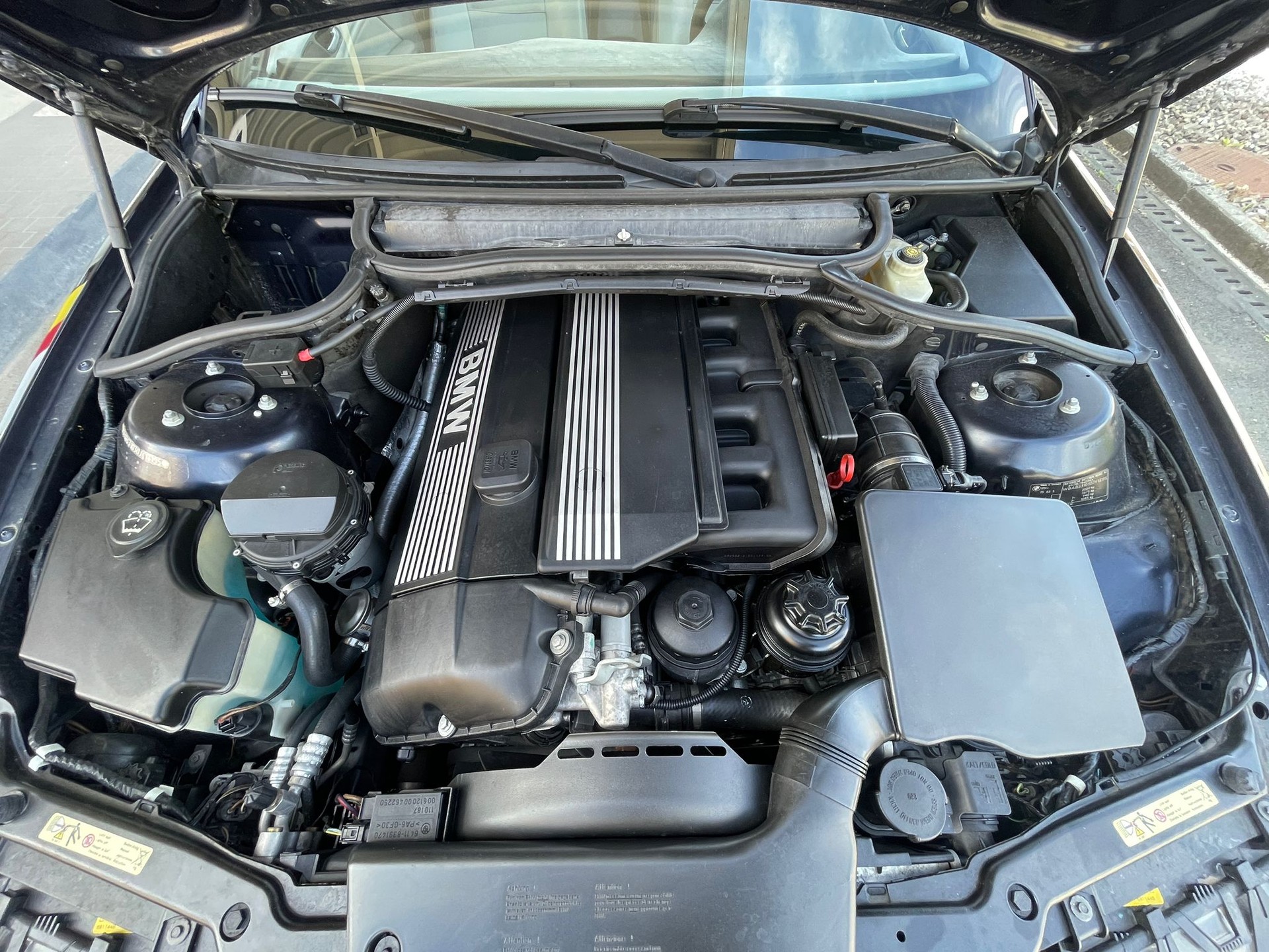 BMW 325Ci Cabriolet-image-12
