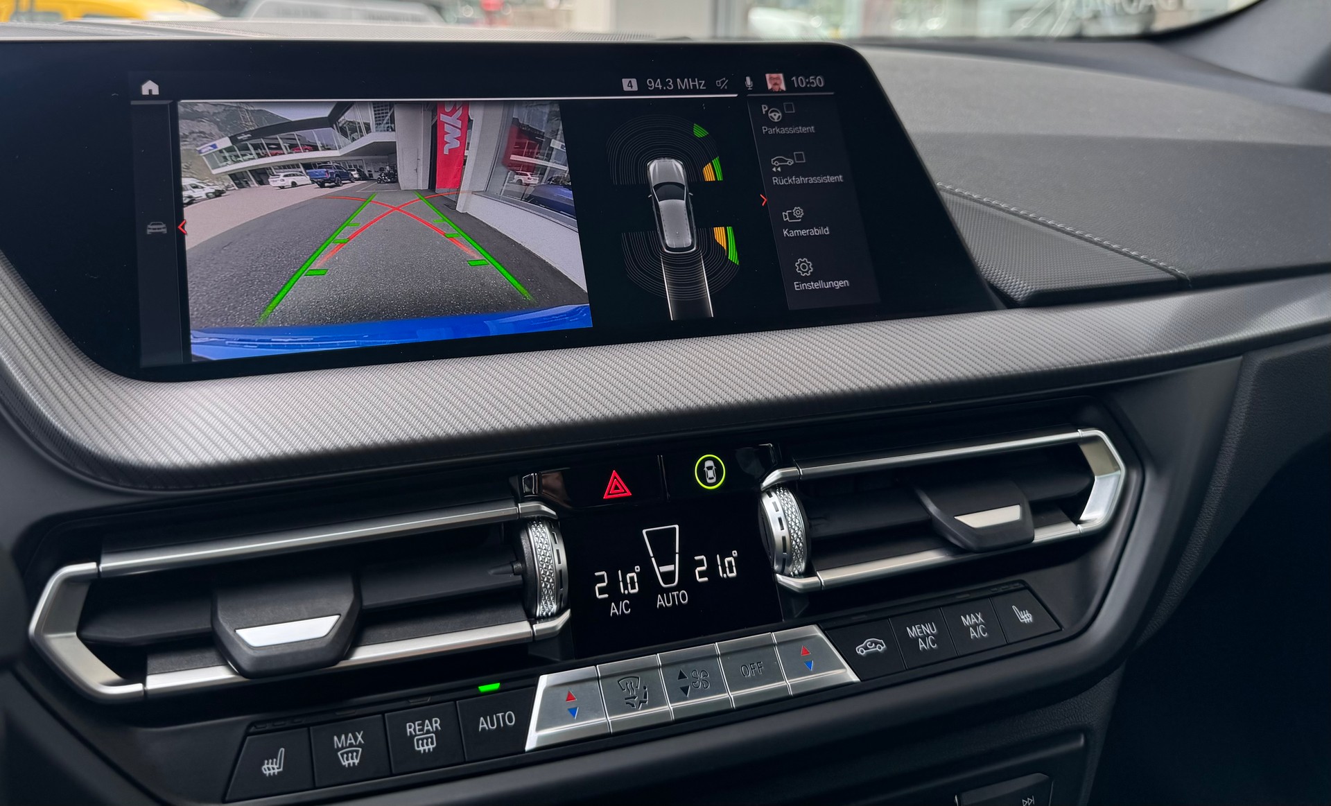 BMW M135i xDrive Steptronic-image-18