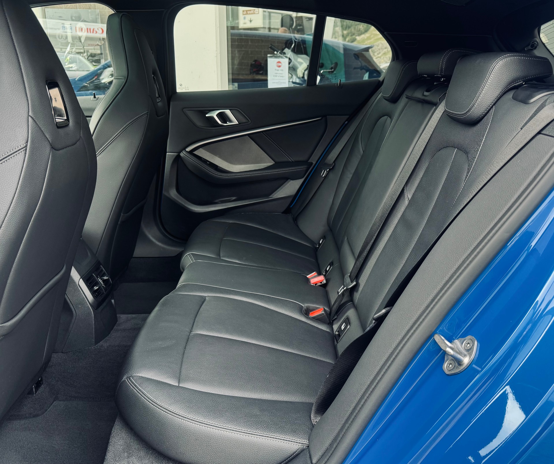 BMW M135i xDrive Steptronic-image-11
