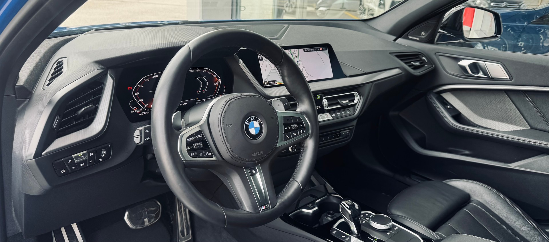 BMW M135i xDrive Steptronic-image-6
