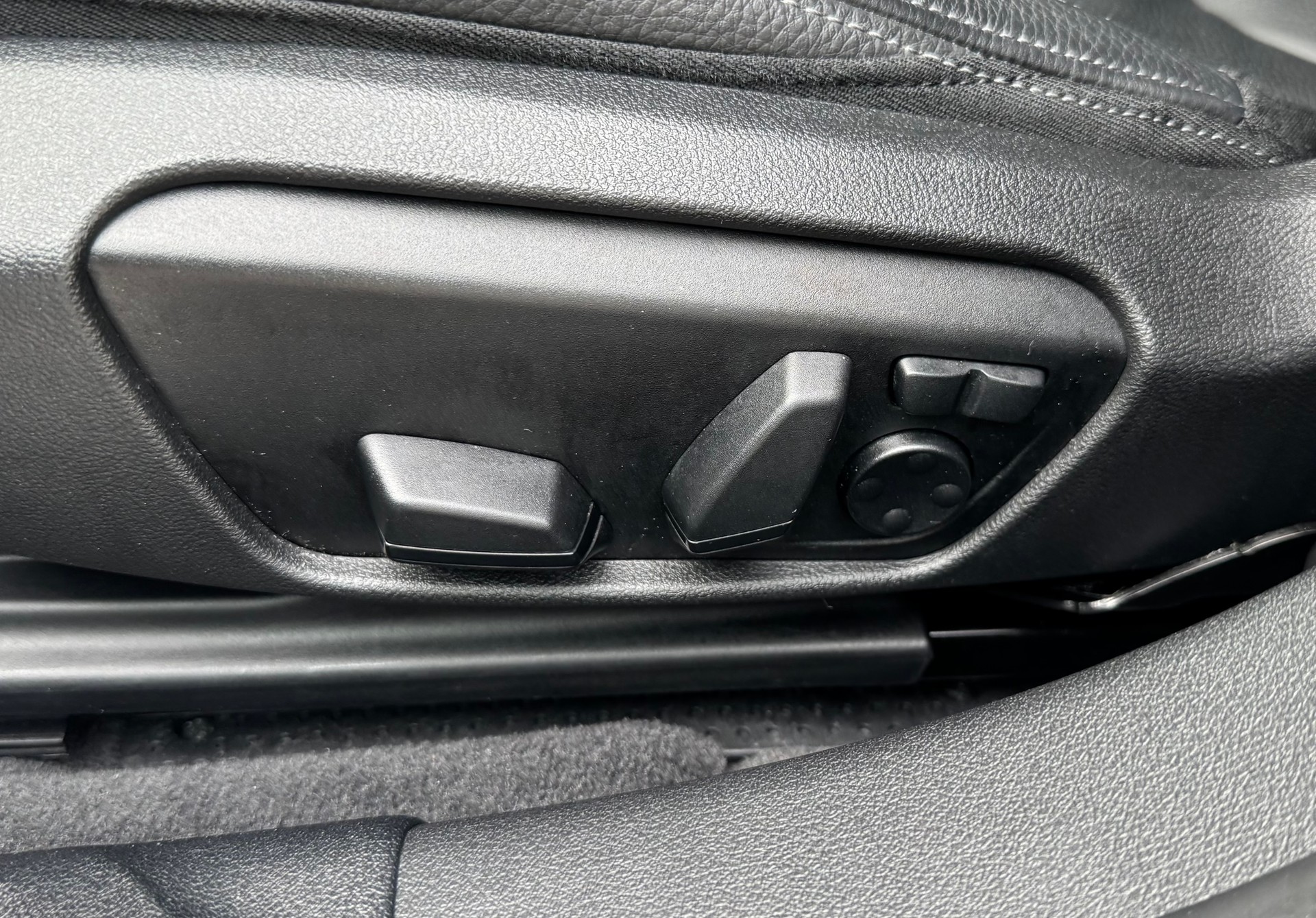 BMW M135i xDrive Steptronic-image-8