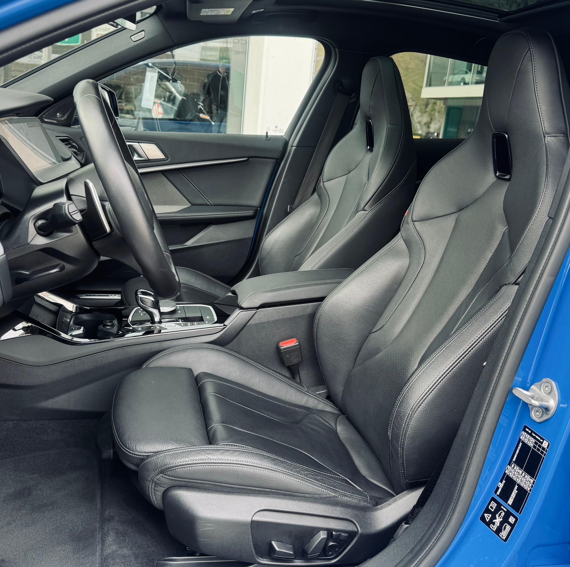 BMW M135i xDrive Steptronic-image-7