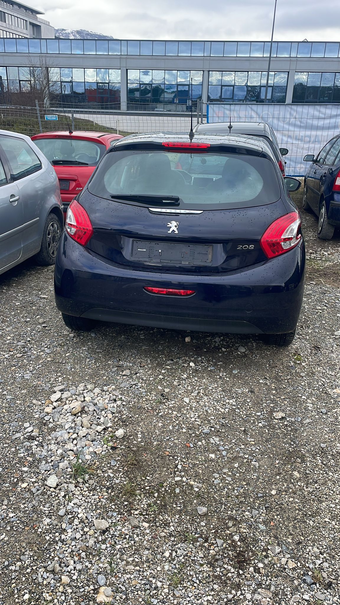 PEUGEOT 208 1.2 VTI Style-image-11