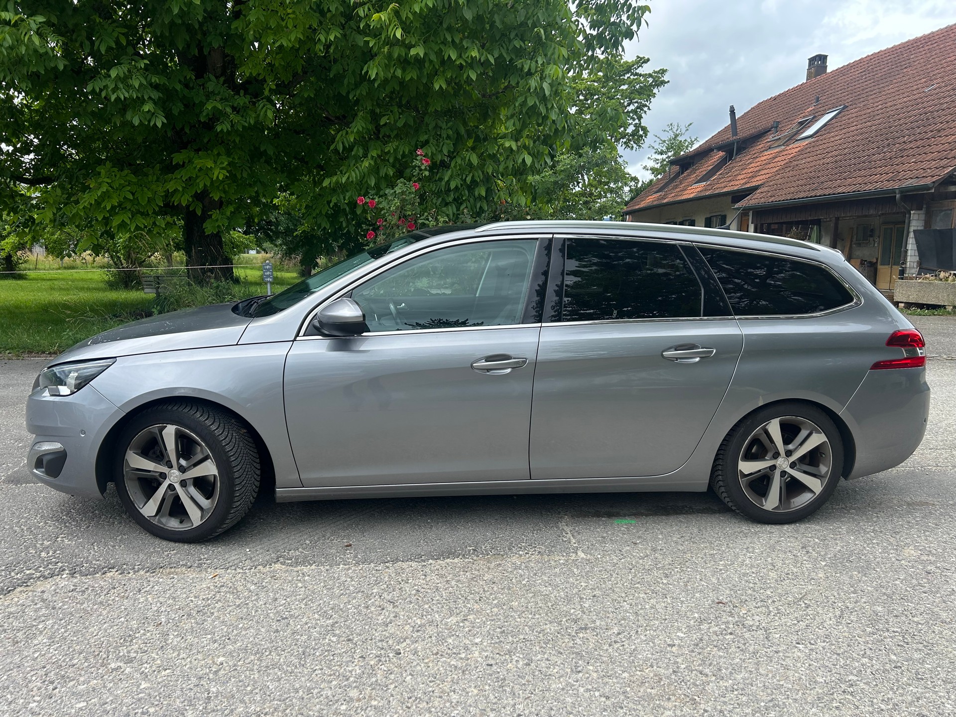 PEUGEOT 308 SW 2.0 BlueHDI Active Automatic-image-2