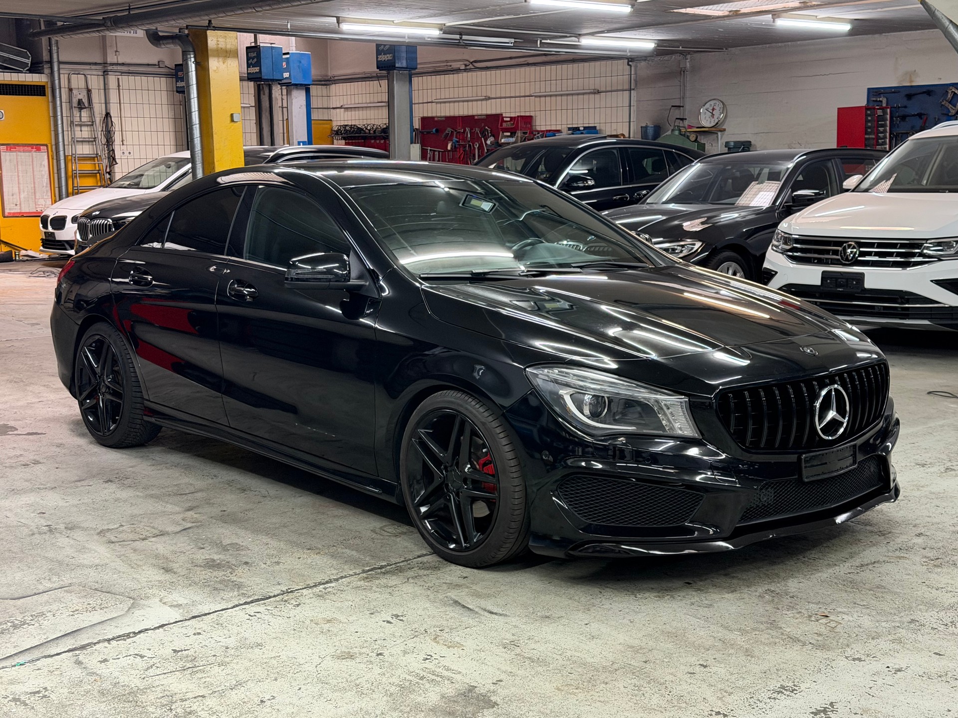 MERCEDES-BENZ CLA 180 AMG Line 7G-DCT-image-4