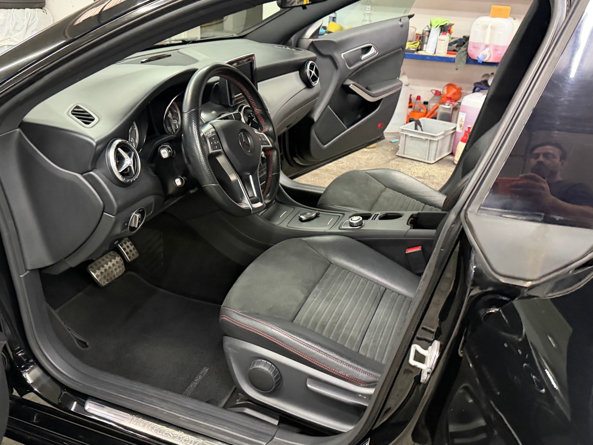 MERCEDES-BENZ CLA 180 AMG Line 7G-DCT-image-10