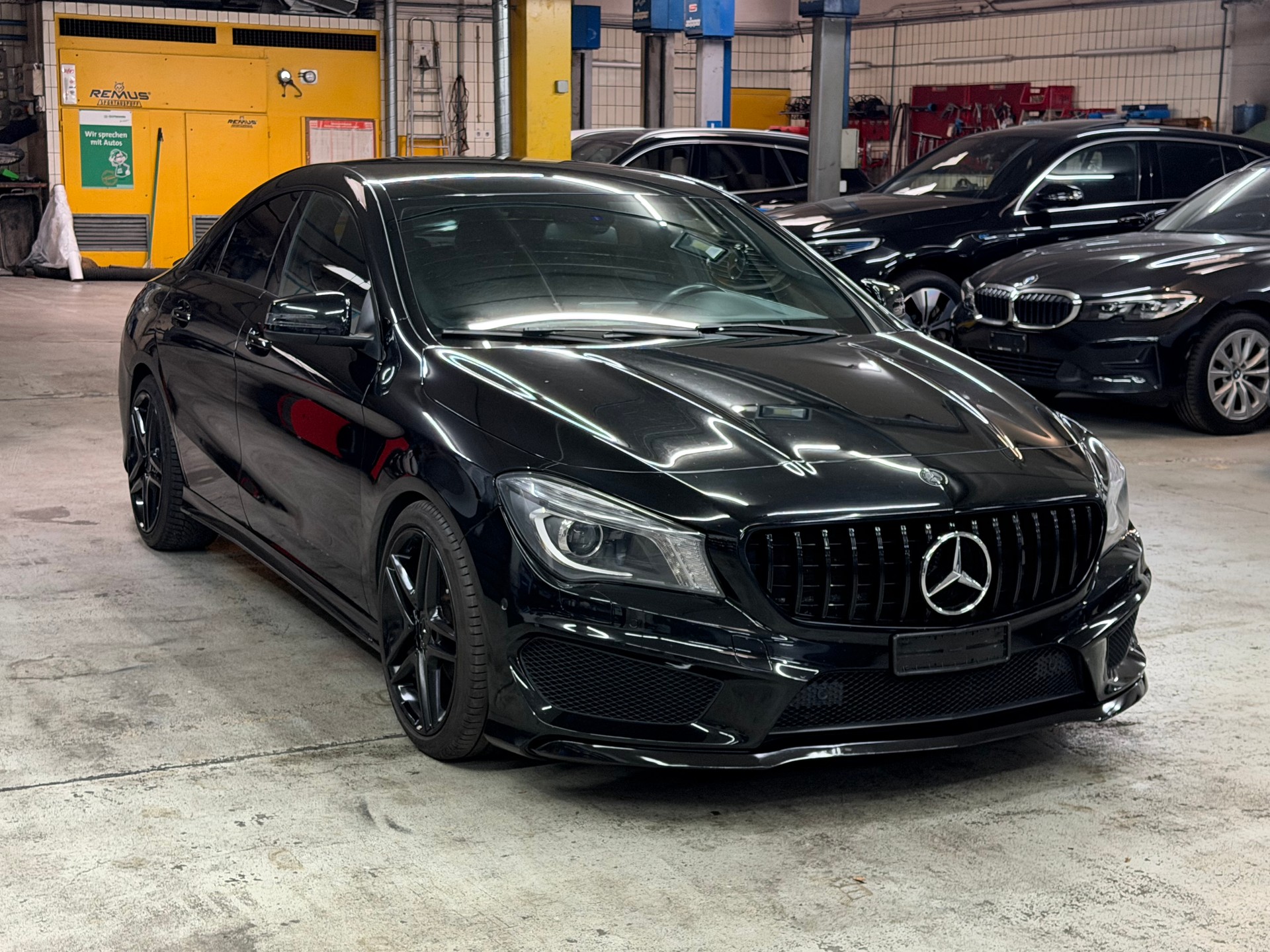 MERCEDES-BENZ CLA 180 AMG Line 7G-DCT-image-2