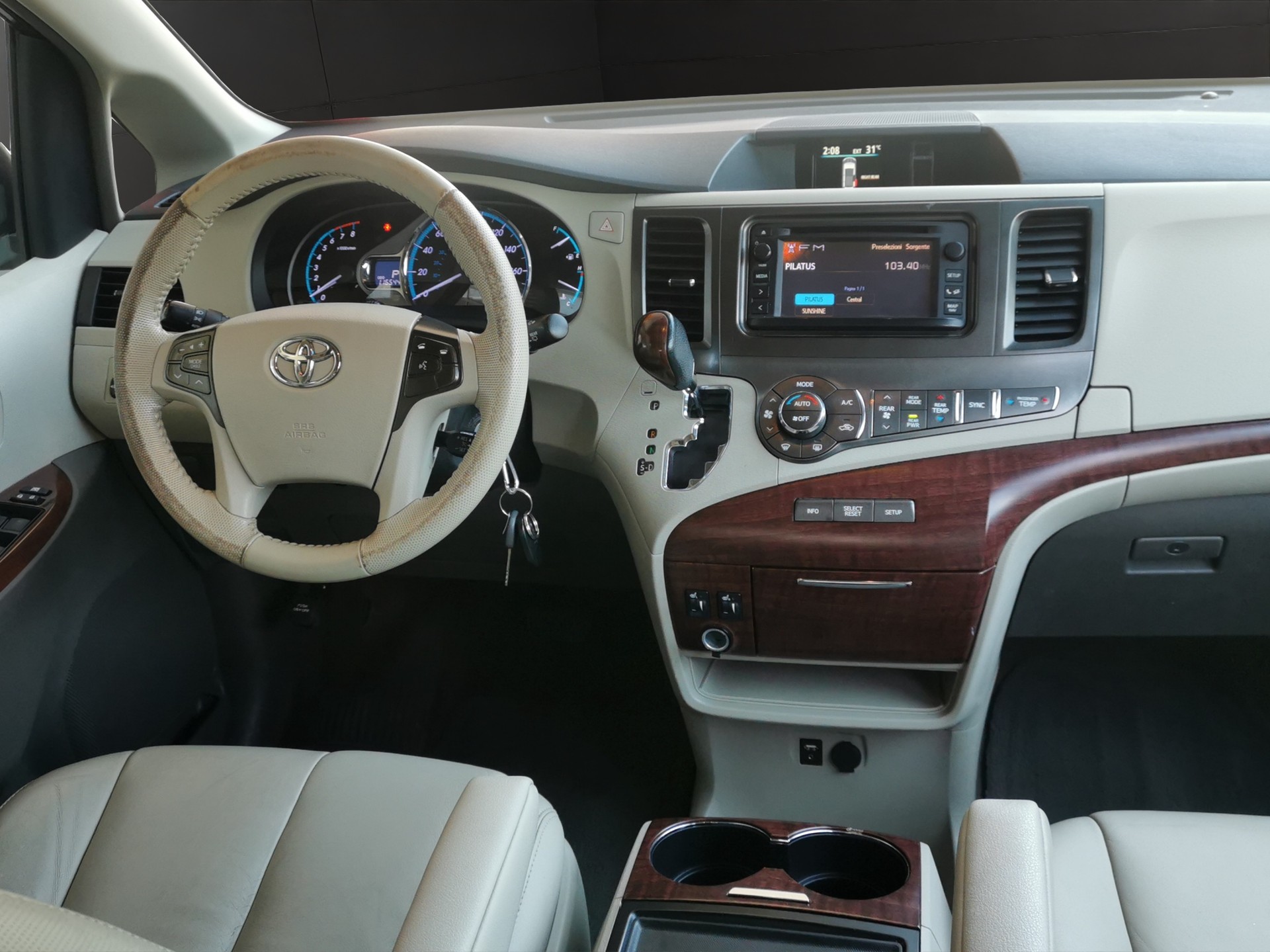 TOYOTA Sienna 3.5 A 4WD-image-17