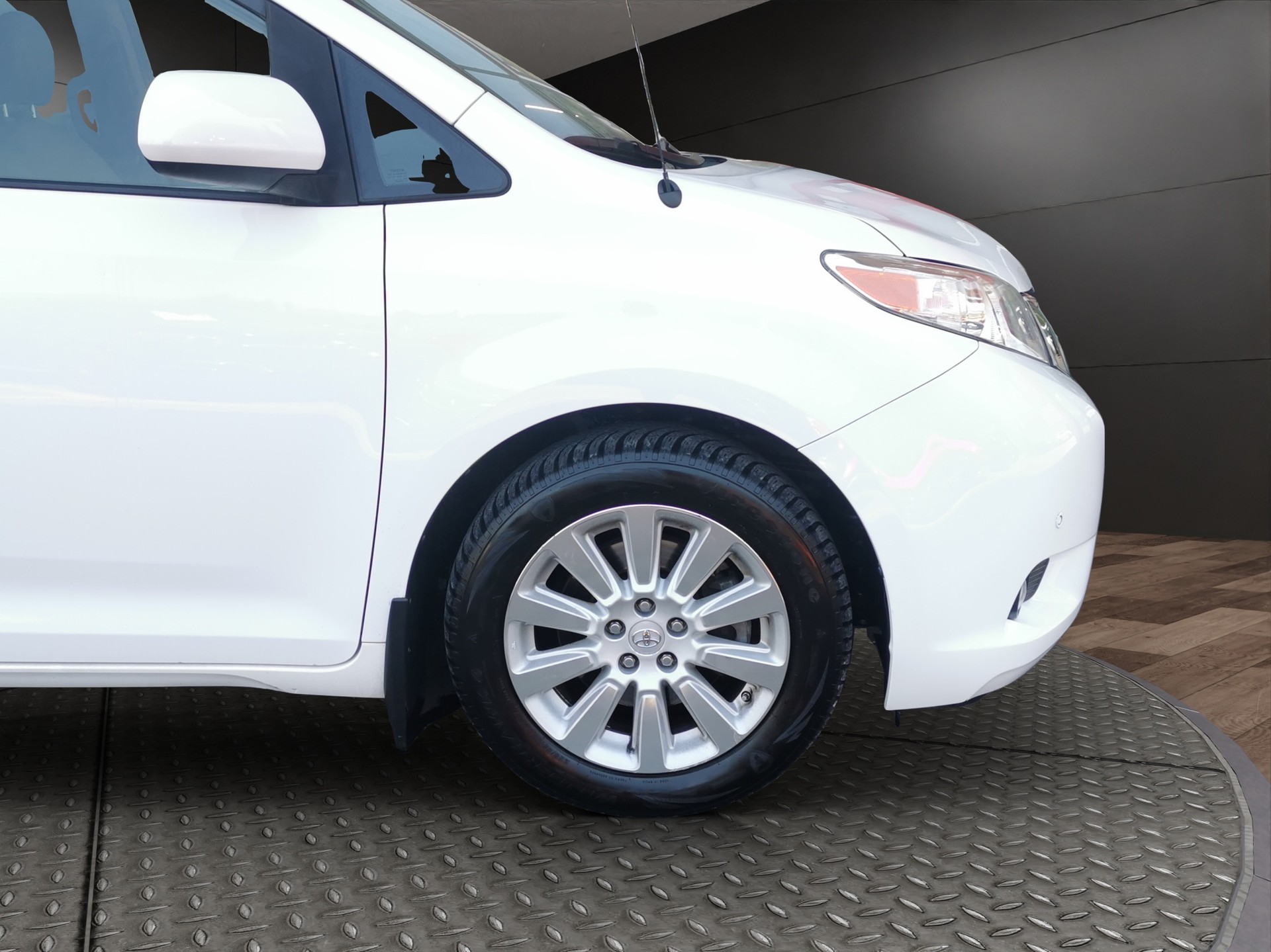 TOYOTA Sienna 3.5 A 4WD-showroom-element-3