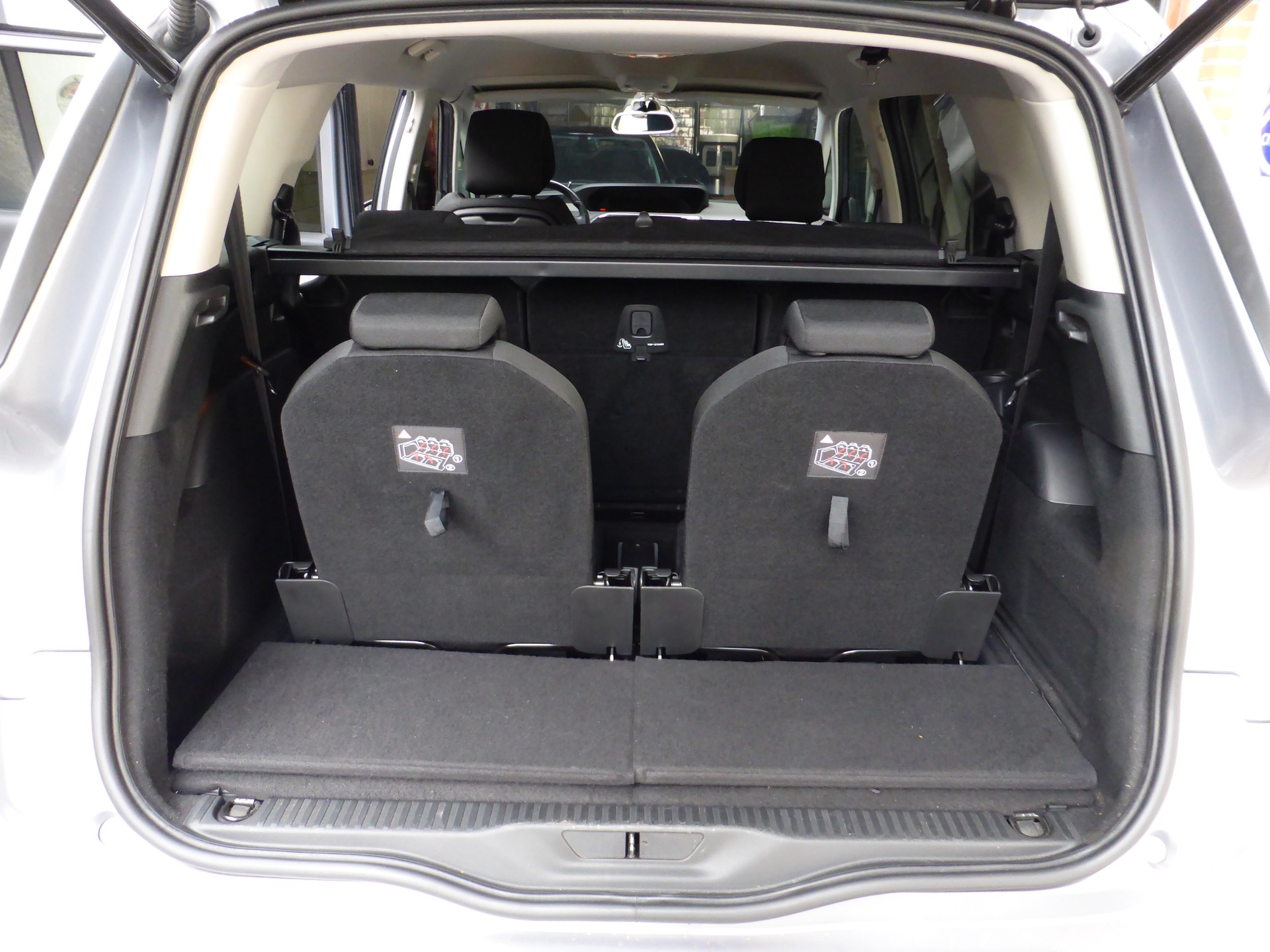 CITROEN Grand C4 Spacetourer 1.5 BlueHDi Shine EAT8 7 Plätze-image-9