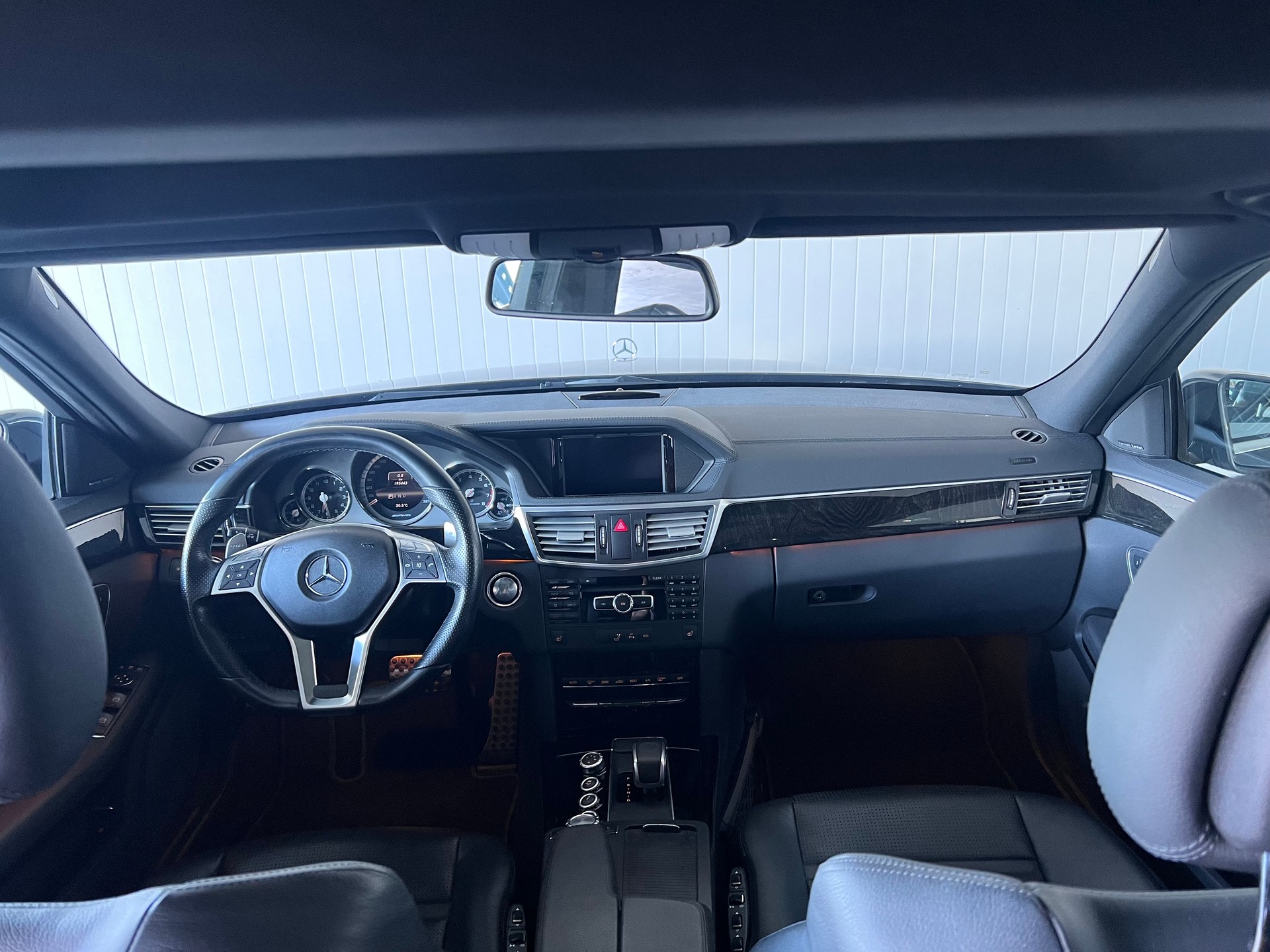 MERCEDES-BENZ E 63 CGI AMG 7G-Tronic-image-16
