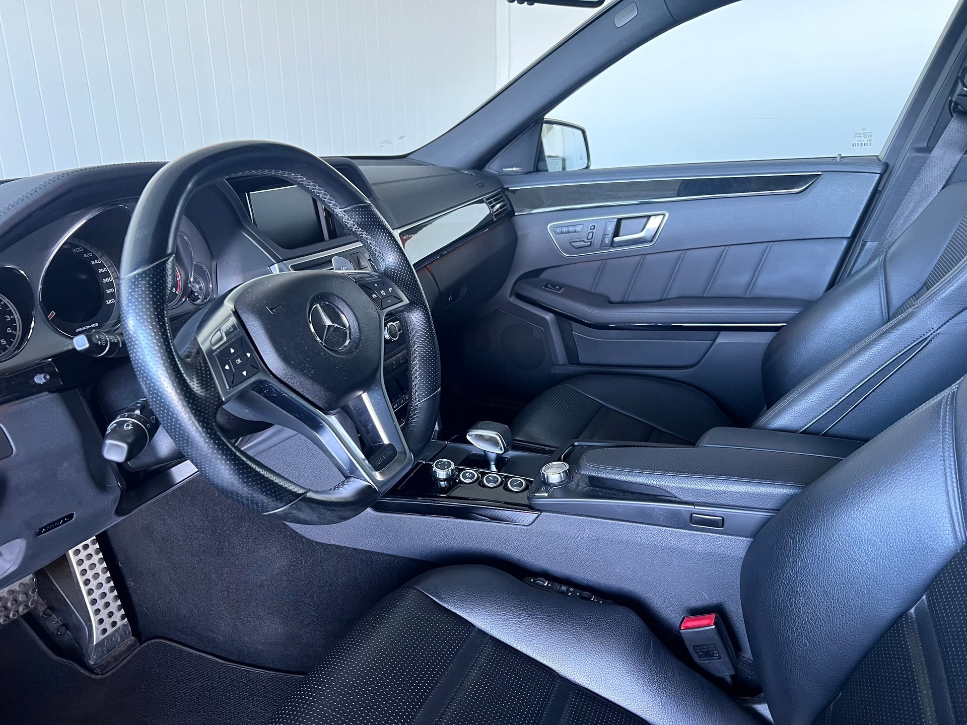 MERCEDES-BENZ E 63 CGI AMG 7G-Tronic-image-9