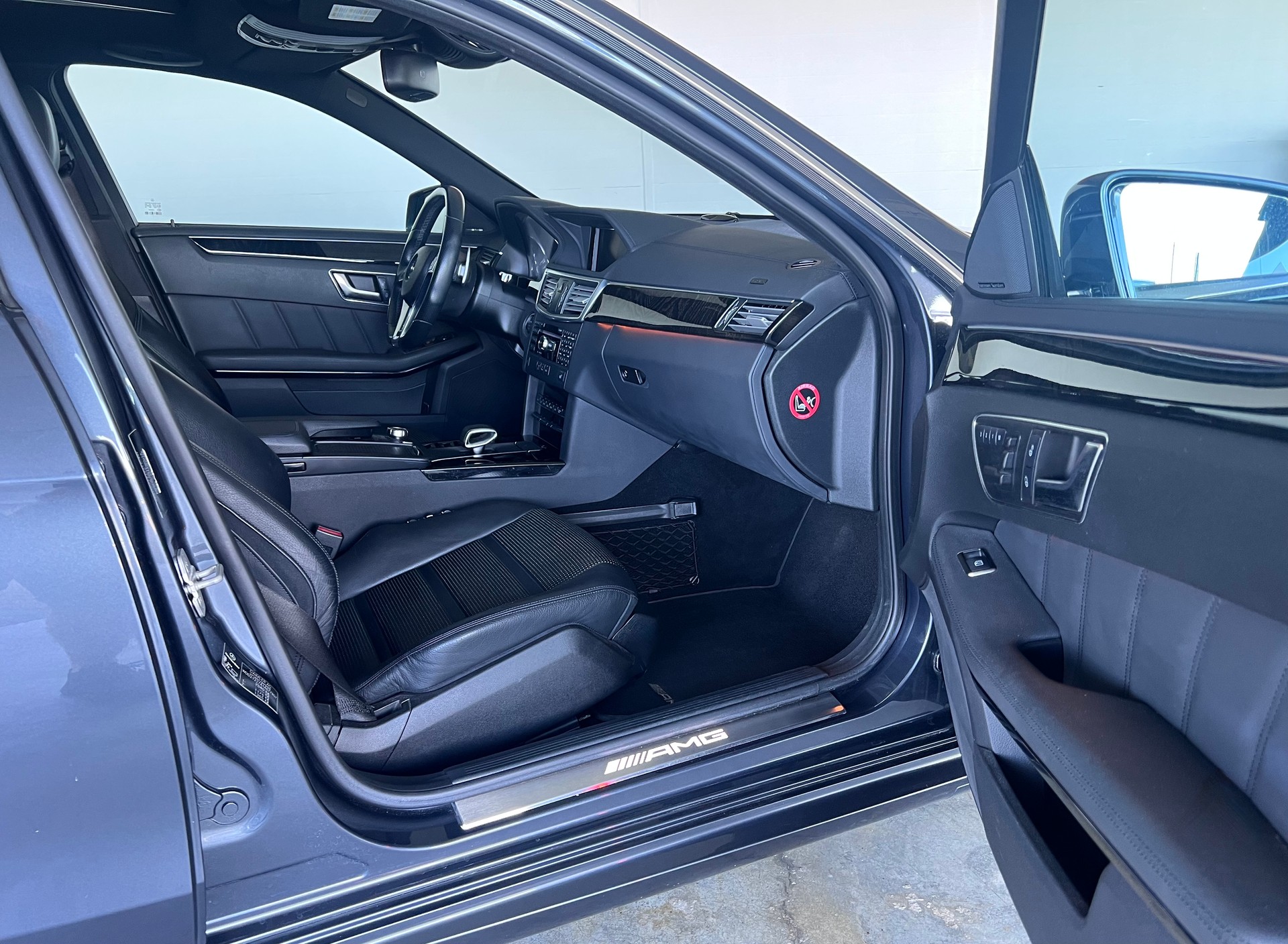 MERCEDES-BENZ E 63 CGI AMG 7G-Tronic-image-12