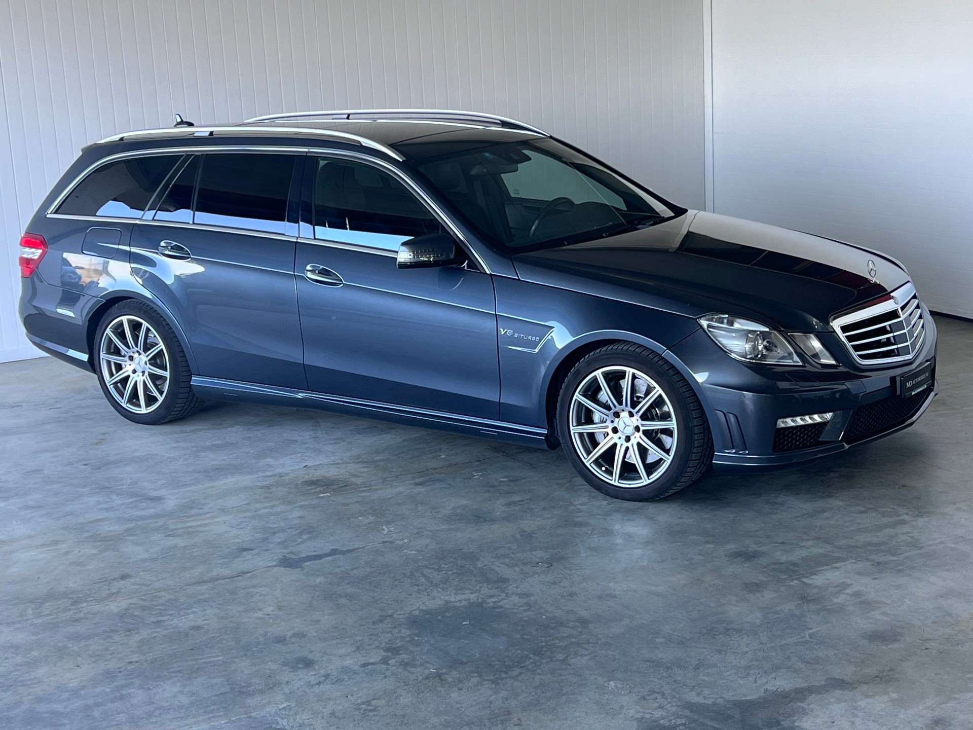 MERCEDES-BENZ E 63 CGI AMG 7G-Tronic-showroom-element-1