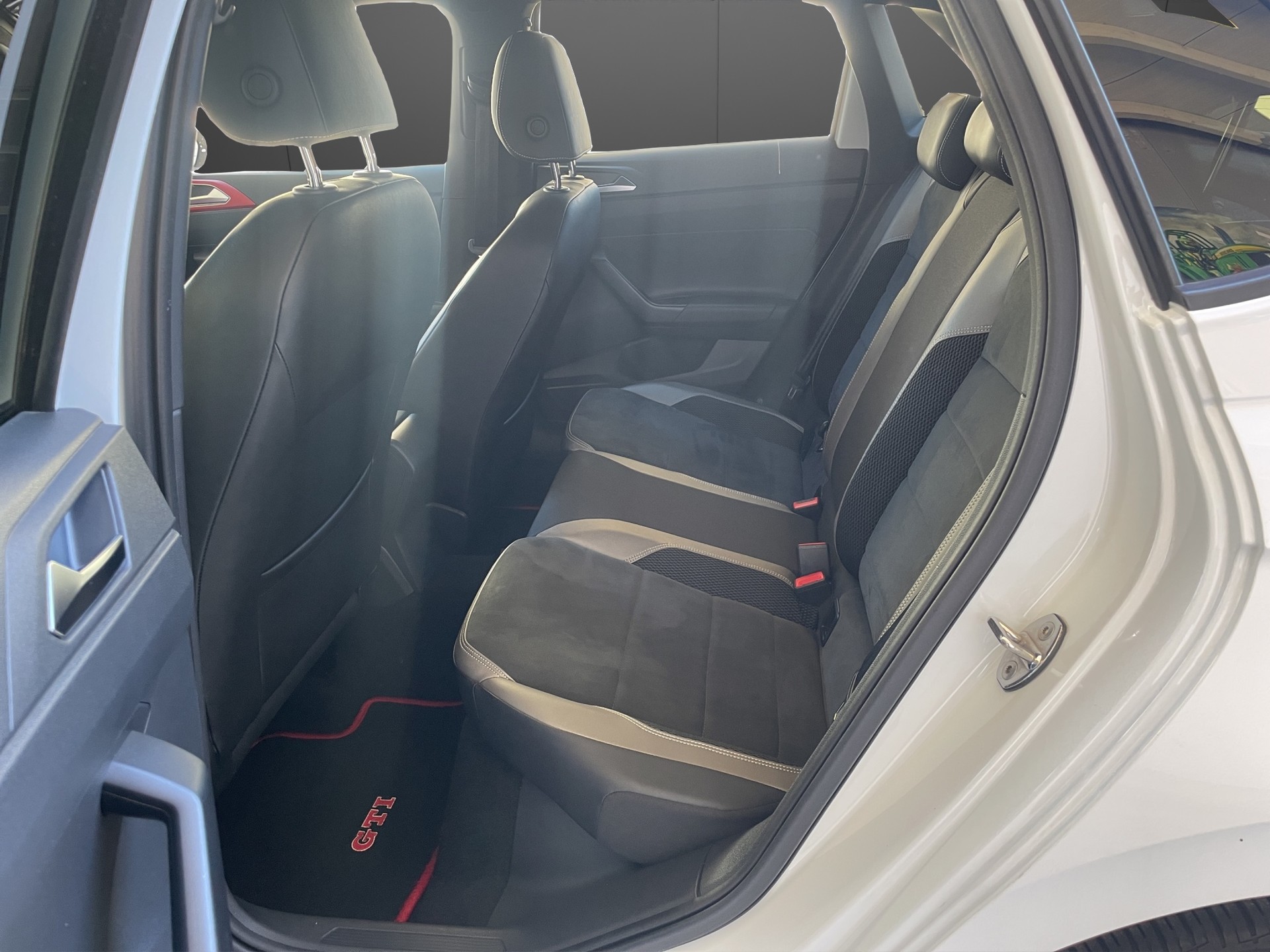 VW Polo 2.0 TSI GTI DSG-image-7