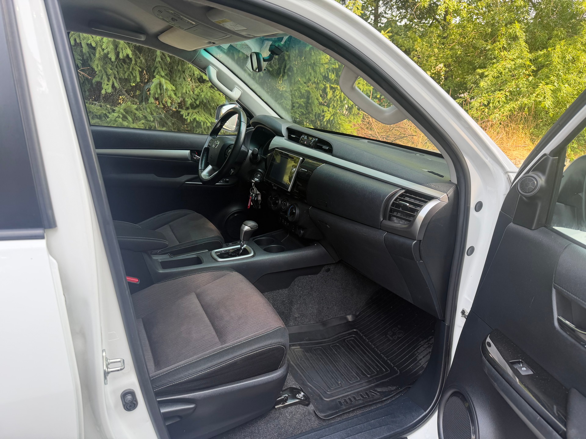 TOYOTA Hilux 2.4D-4D Sol DoubleCab 4x4 A-image-5