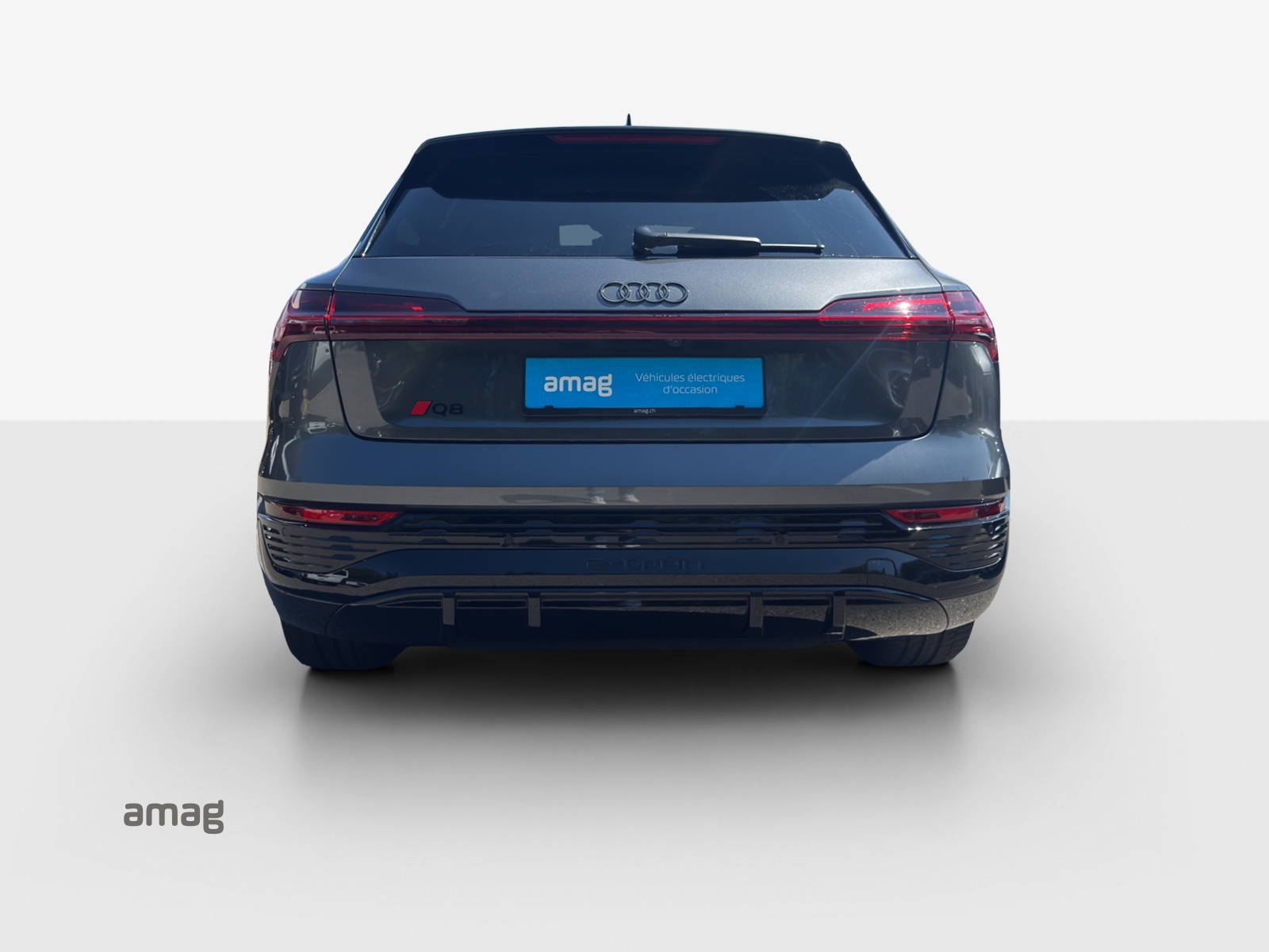 AUDI Q8 50 e-tron Black Edition quattro-image-4