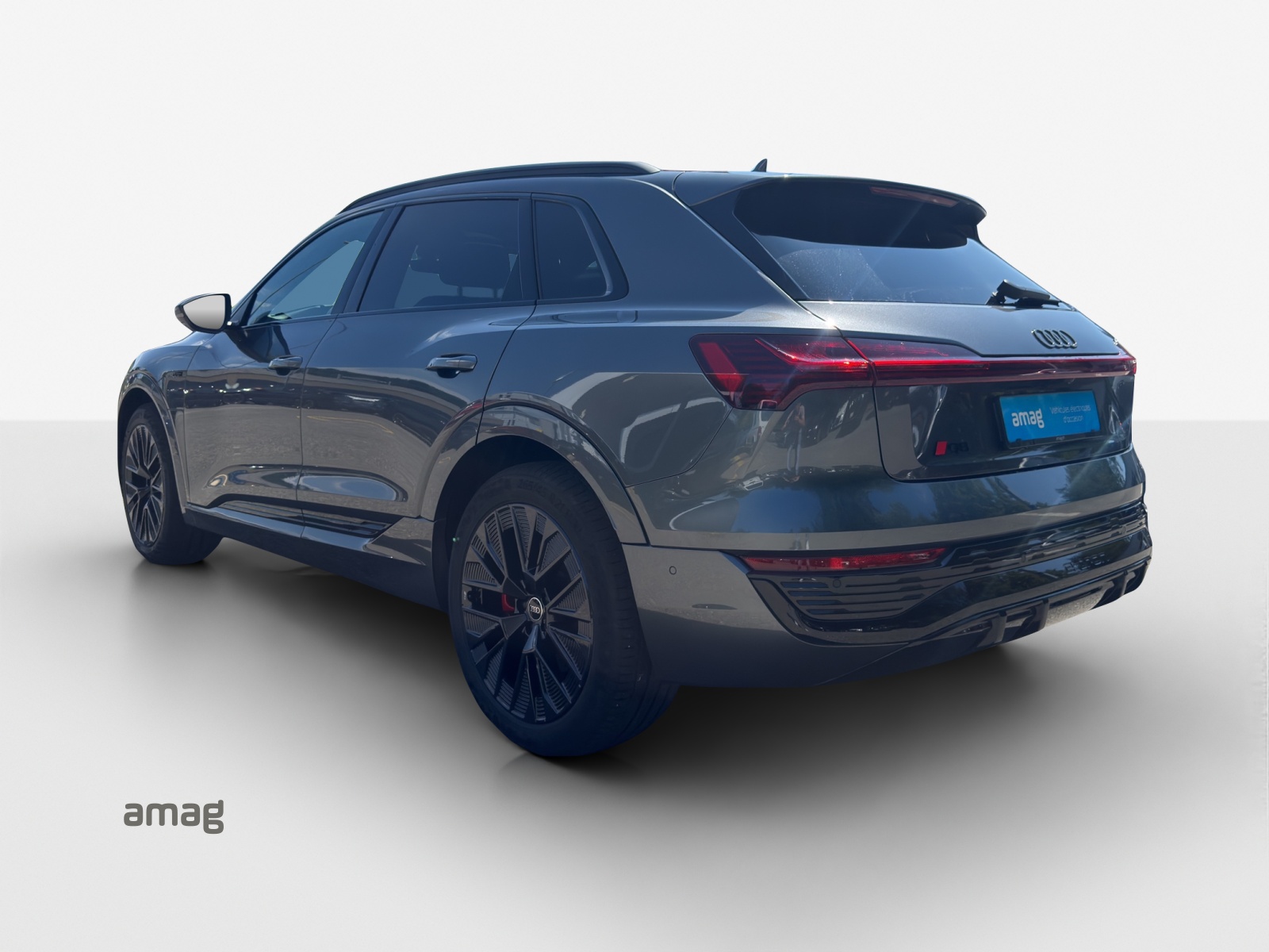 AUDI Q8 50 e-tron Black Edition quattro-showroom-element-2