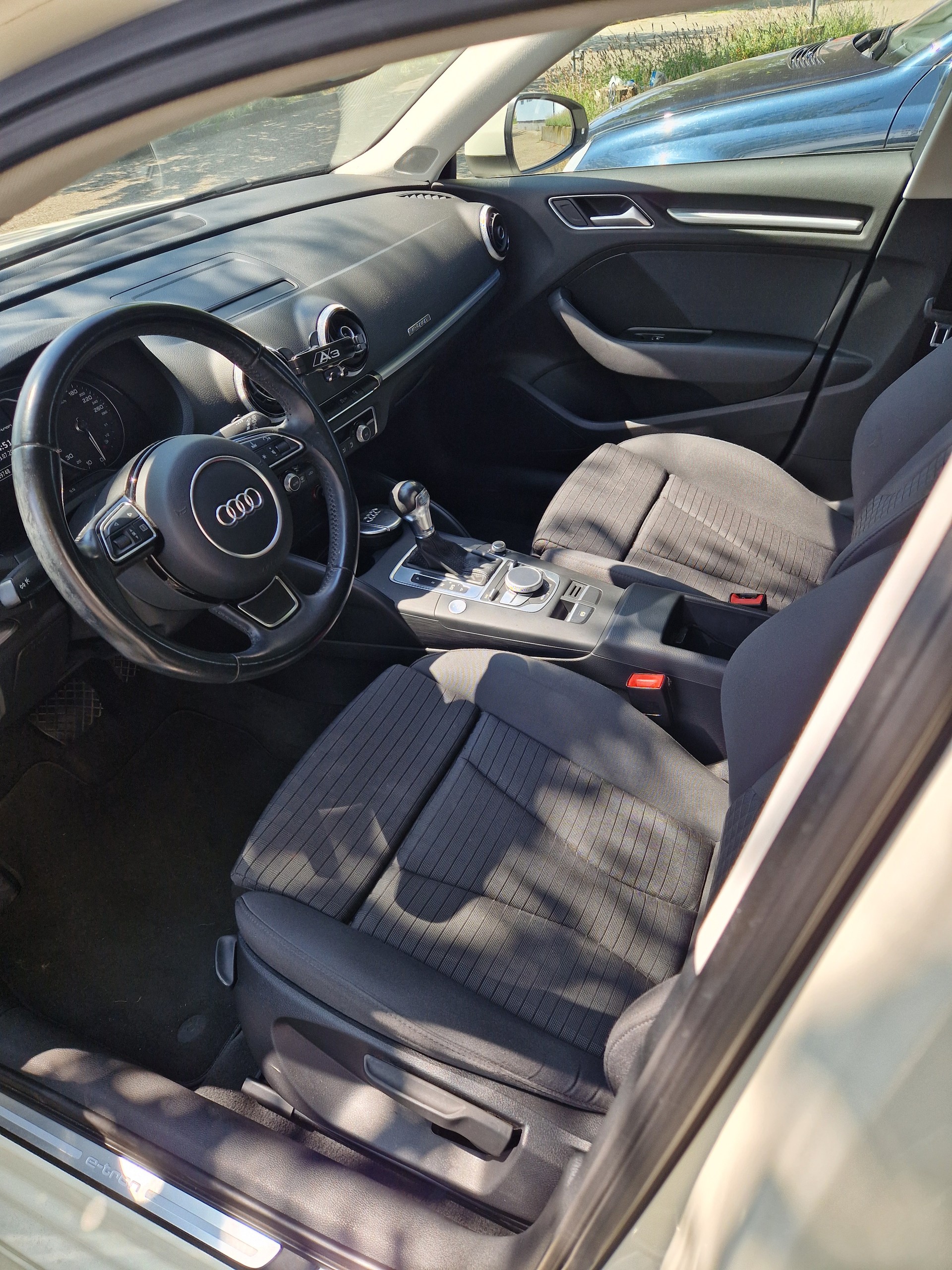 AUDI A3 Sportback 1.4 e-tron Ambition S-tronic-image-6