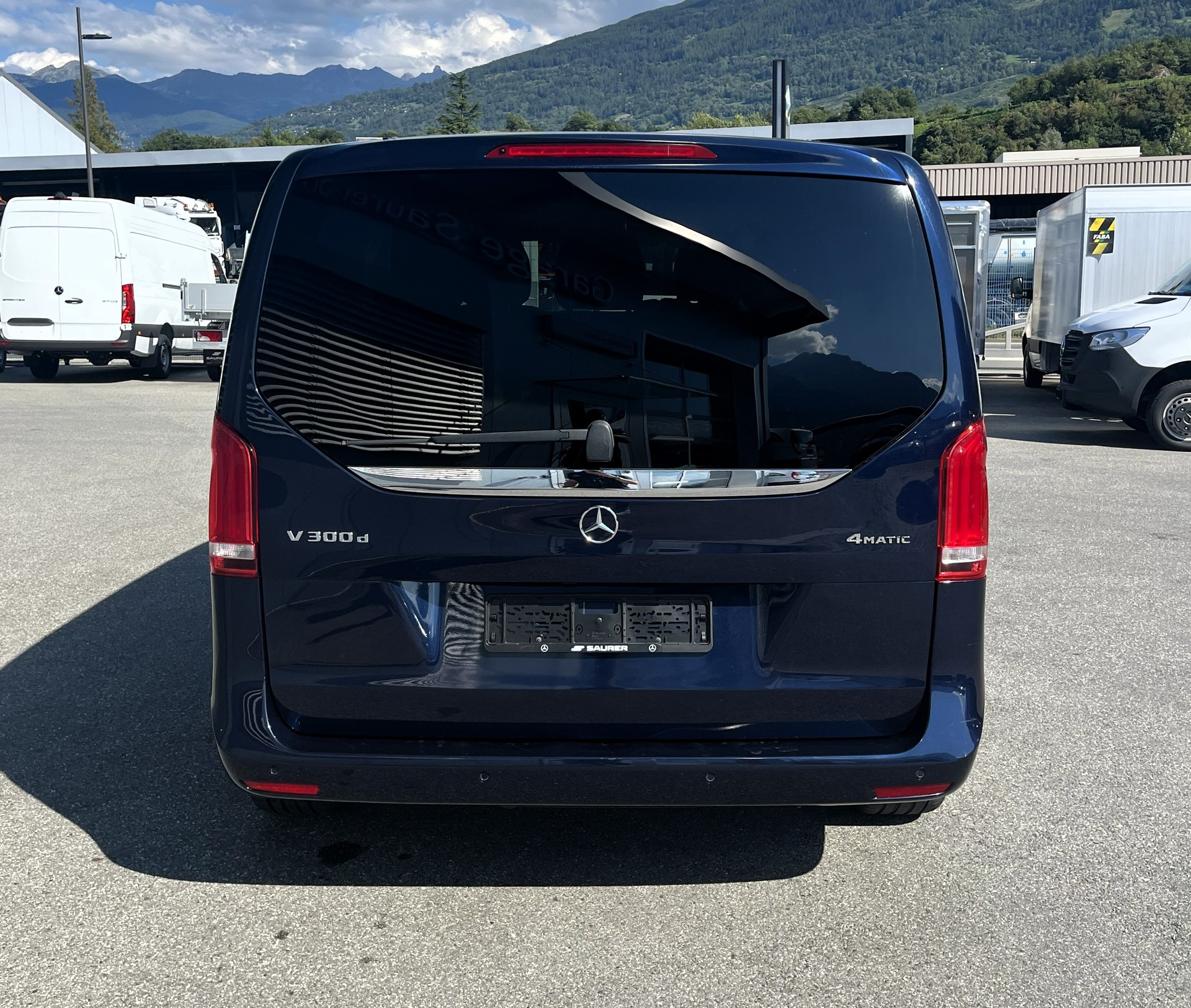MERCEDES-BENZ V 300 d Avantgarde kompakt 4Matic 9G-Tronic-showroom-element-3