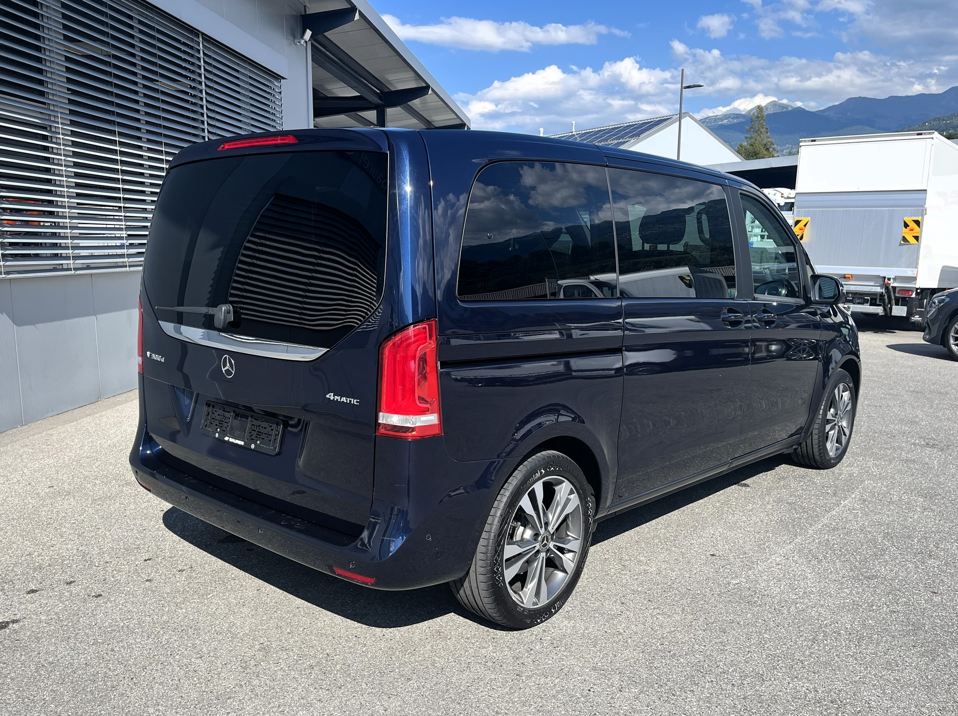 MERCEDES-BENZ V 300 d Avantgarde kompakt 4Matic 9G-Tronic-showroom-element-2