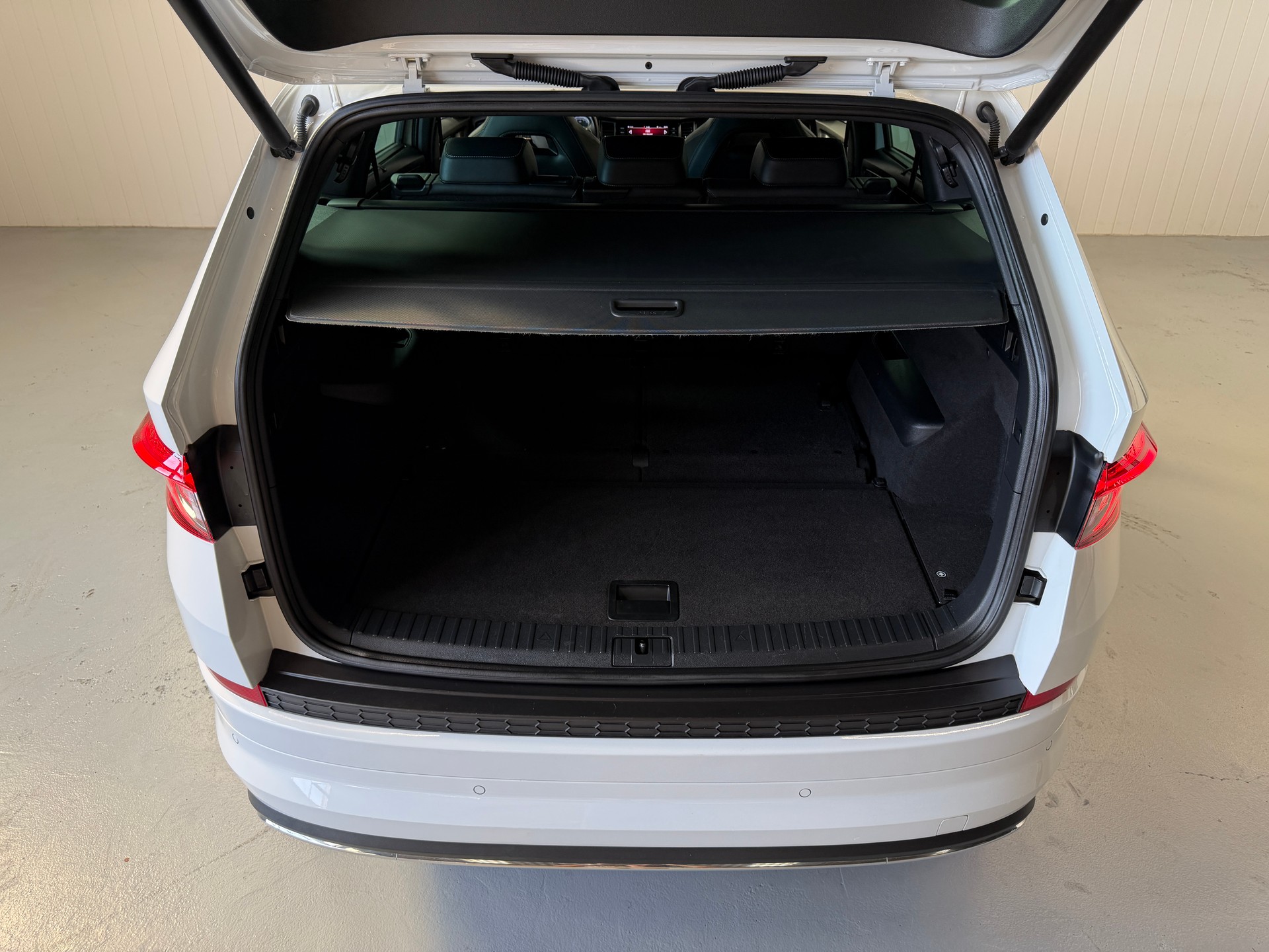 SKODA Kodiaq 2.0 TDI CR Sport Line 4x4 DSG, ab MFK und Service, 7 Plätze-image-15