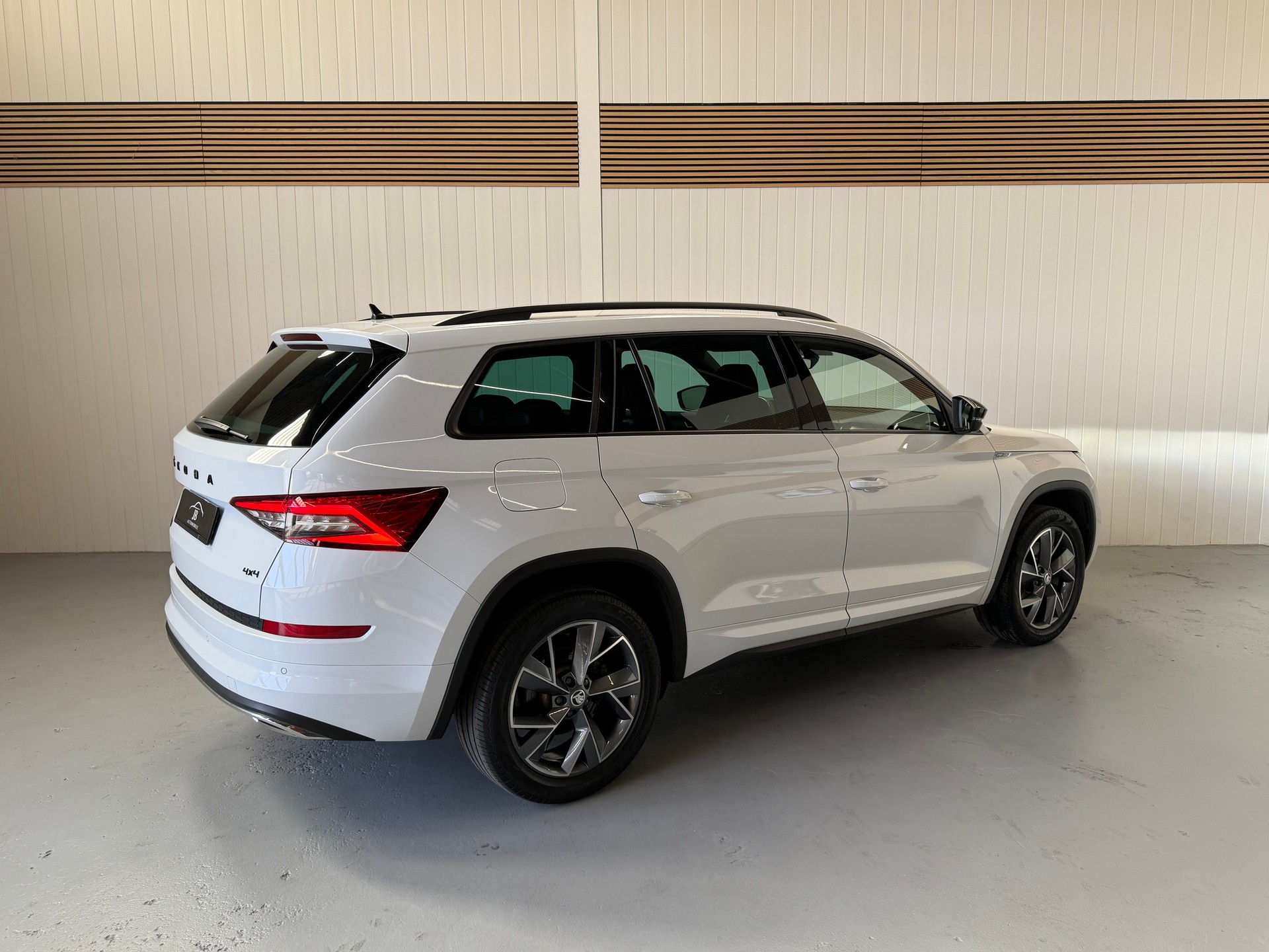 SKODA Kodiaq 2.0 TDI CR Sport Line 4x4 DSG, ab MFK und Service, 7 Plätze-image-4