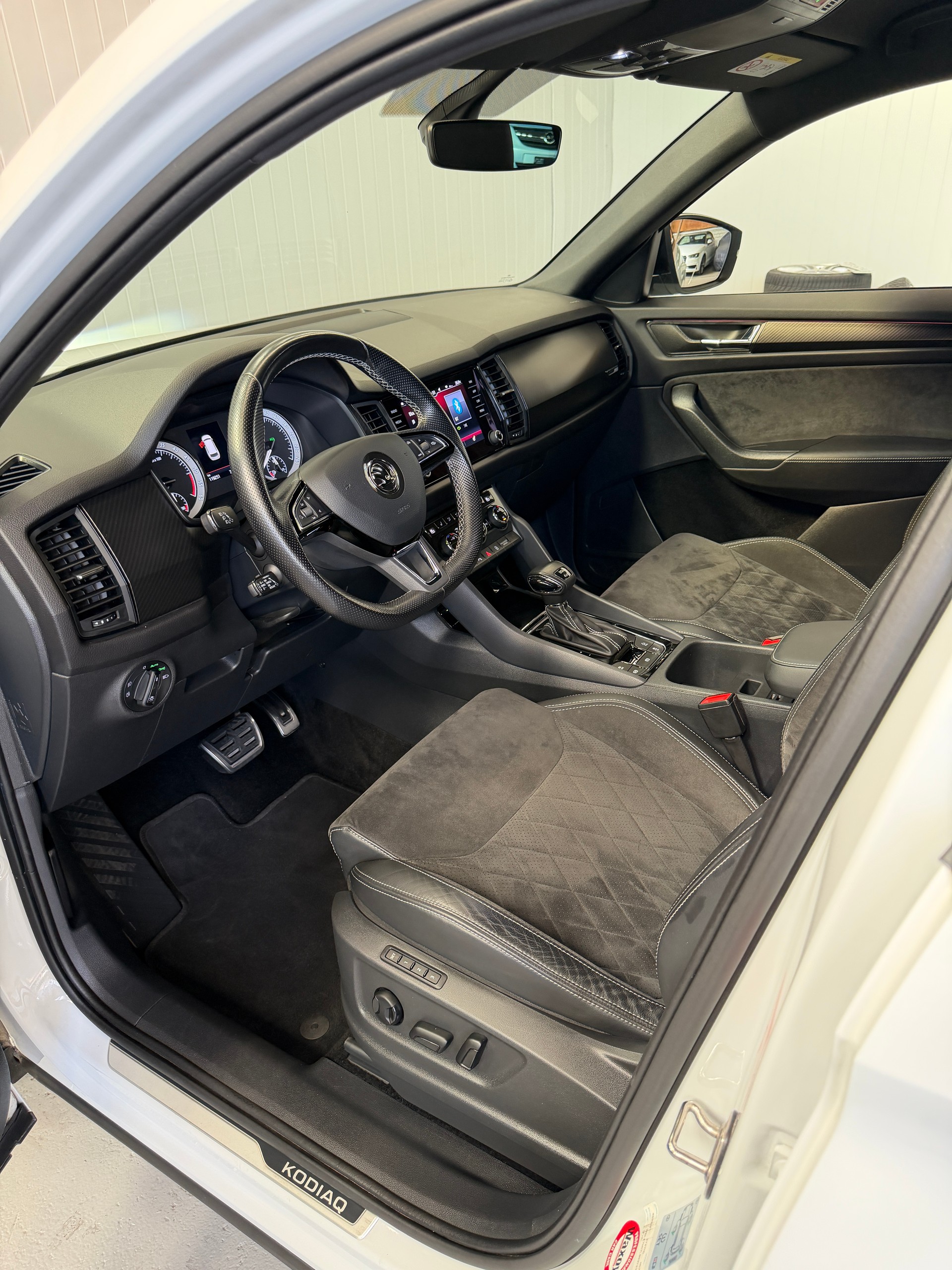 SKODA Kodiaq 2.0 TDI CR Sport Line 4x4 DSG, ab MFK und Service, 7 Plätze-image-8
