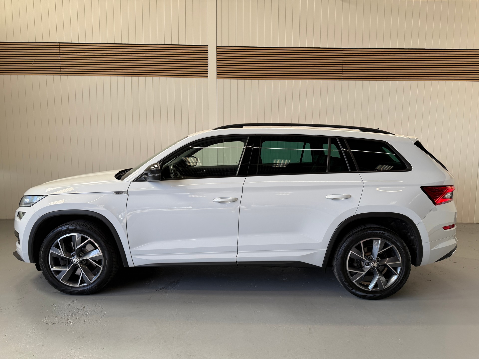 SKODA Kodiaq 2.0 TDI CR Sport Line 4x4 DSG, ab MFK und Service, 7 Plätze-showroom-element-1