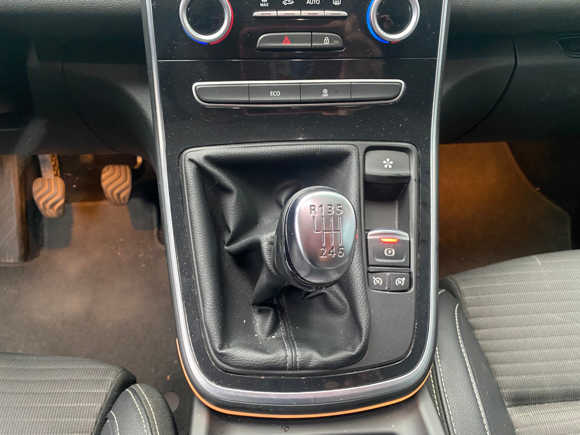 RENAULT Scénic 1.2 16V Turbo Bose-image-22
