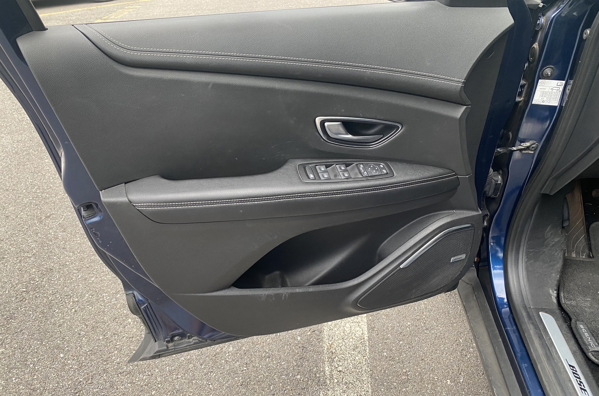 RENAULT Scénic 1.2 16V Turbo Bose-image-12