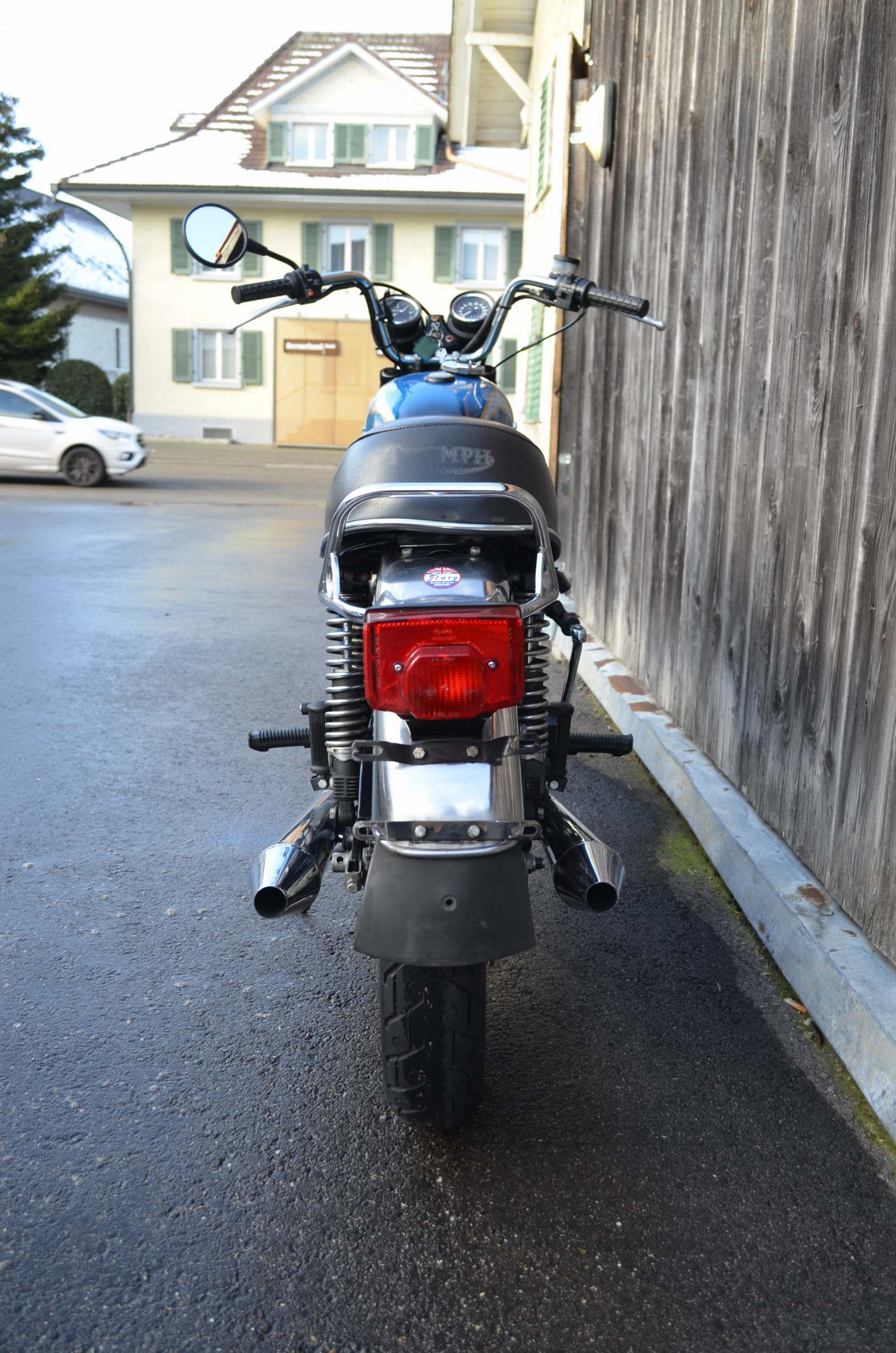 TRIUMPH Bonneville 750-image-2