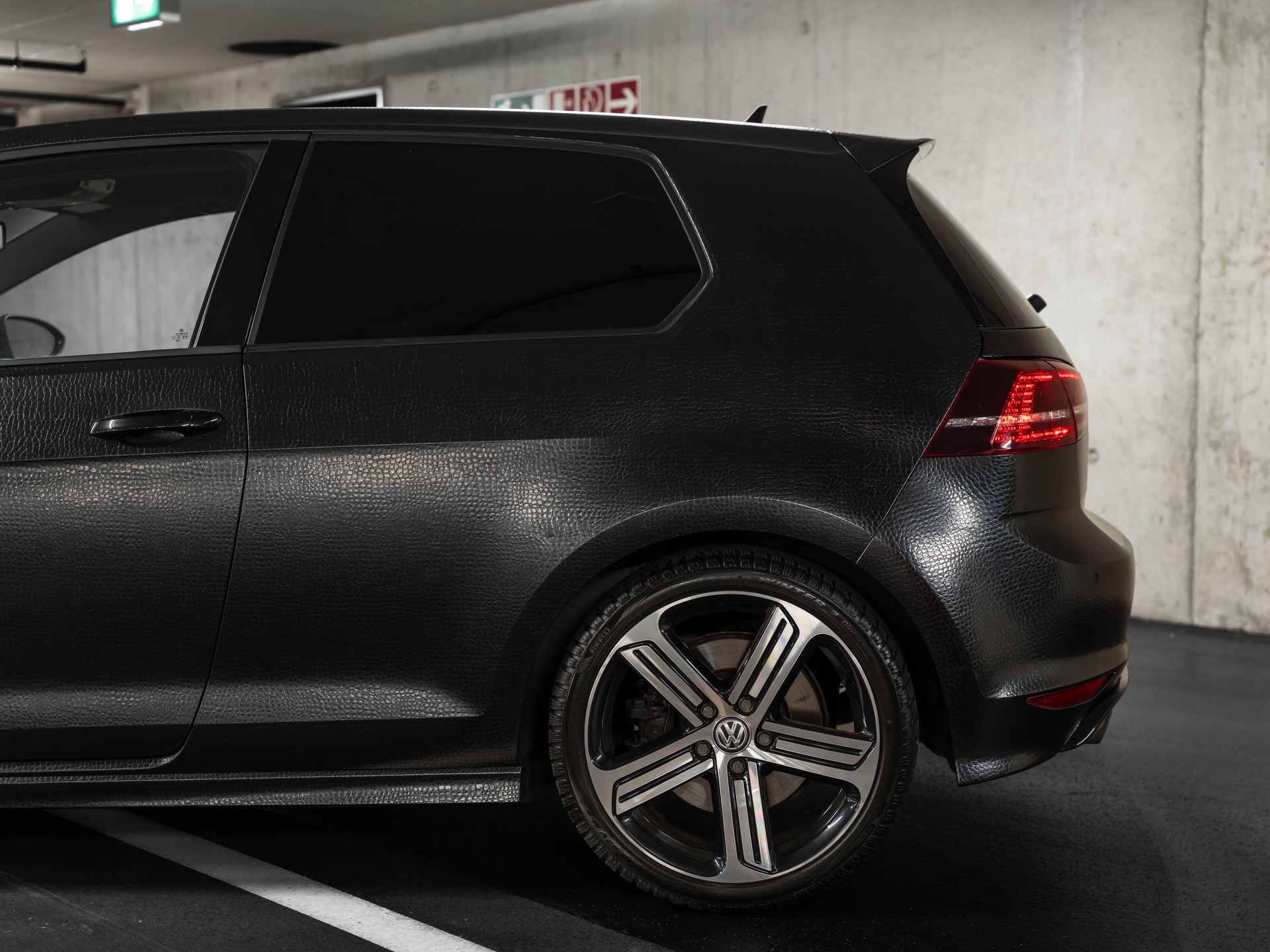 VW Golf 2.0 TSI R 4Motion DSG KROKOGOLF-showroom-element-3