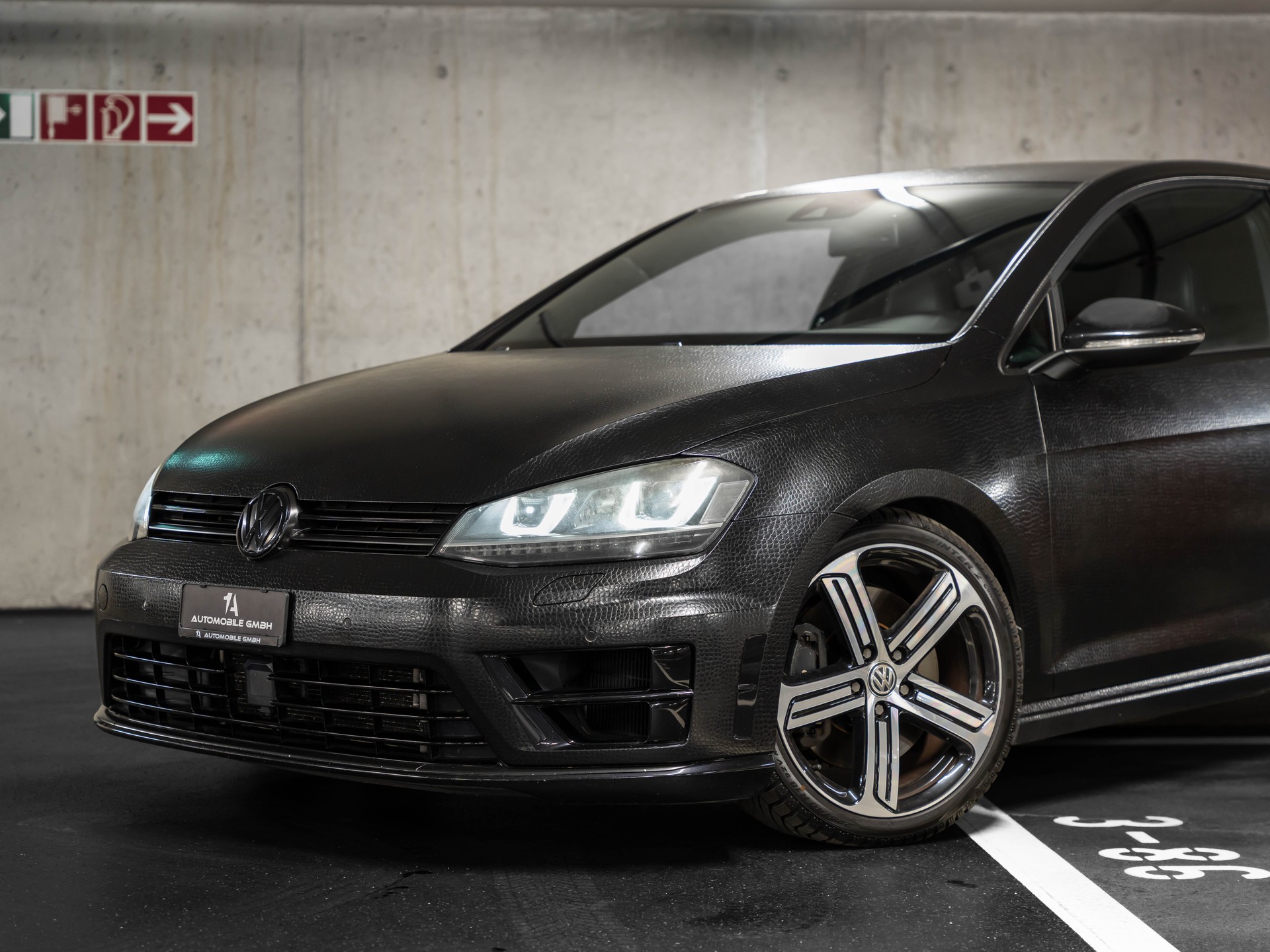 VW Golf 2.0 TSI R 4Motion DSG KROKOGOLF-showroom-element-1