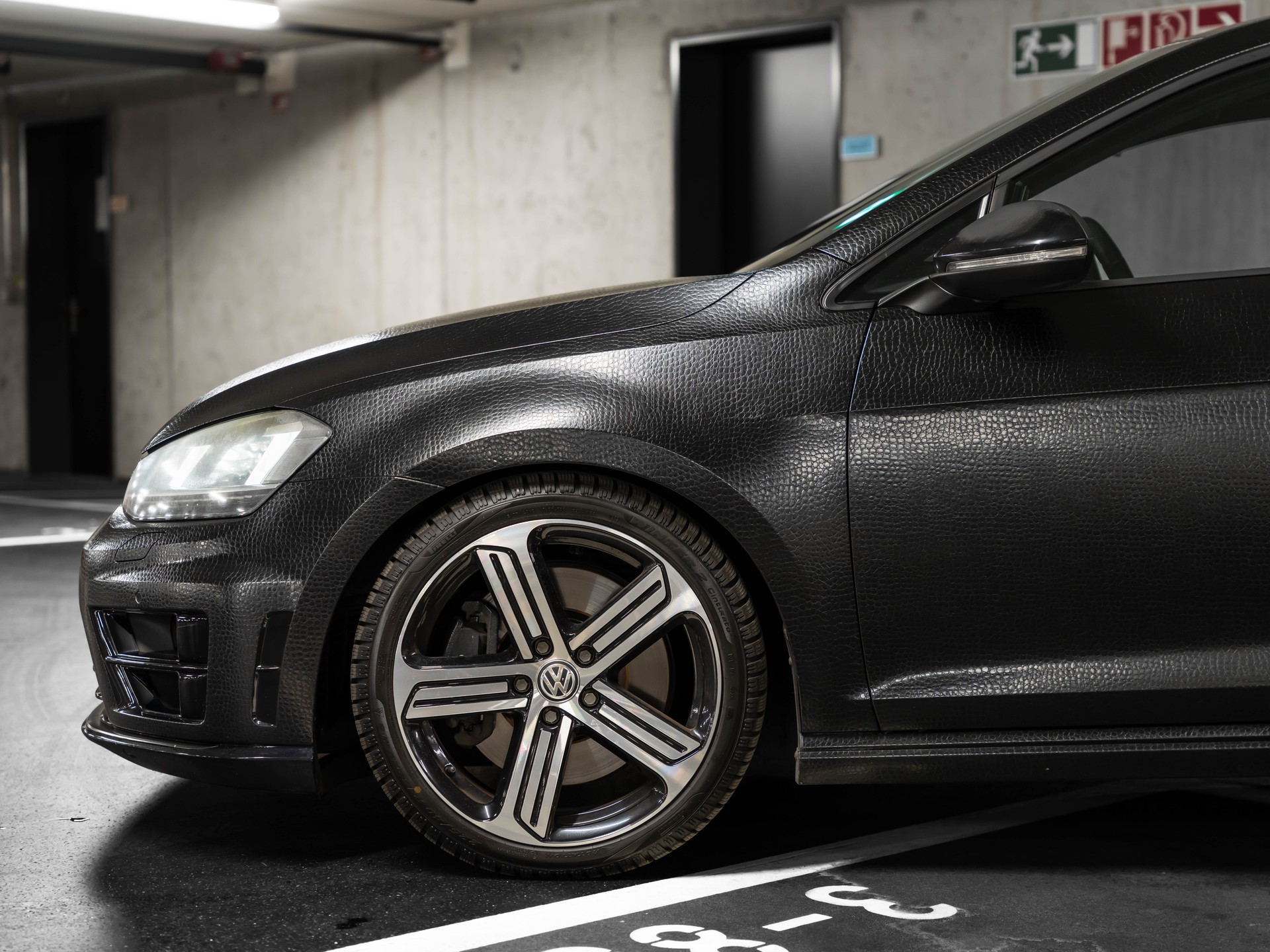 VW Golf 2.0 TSI R 4Motion DSG KROKOGOLF-showroom-element-2