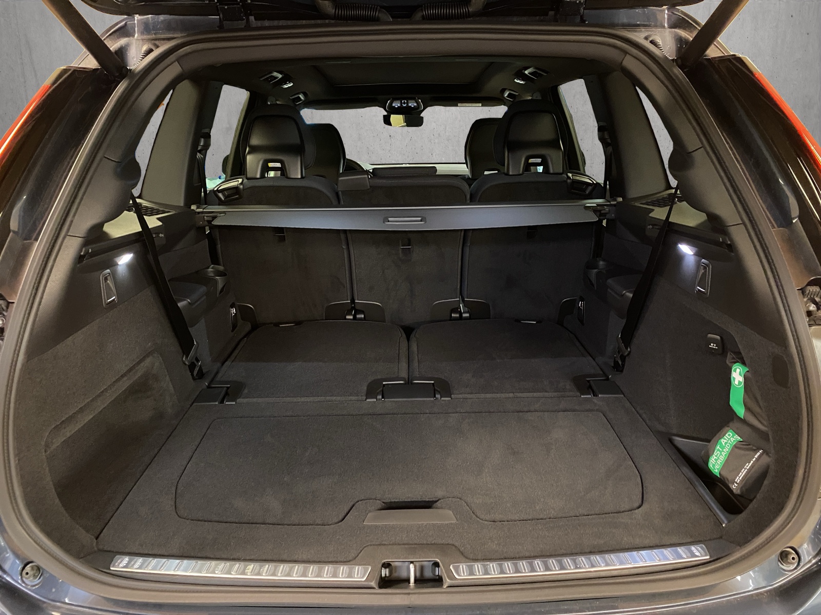 VOLVO XC60 B5 Benzin Mild Hybrid AWD Plus Bright Geartronic-image-13