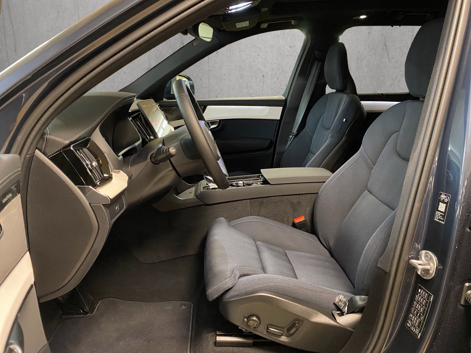 VOLVO XC60 B5 Benzin Mild Hybrid AWD Plus Bright Geartronic-image-7