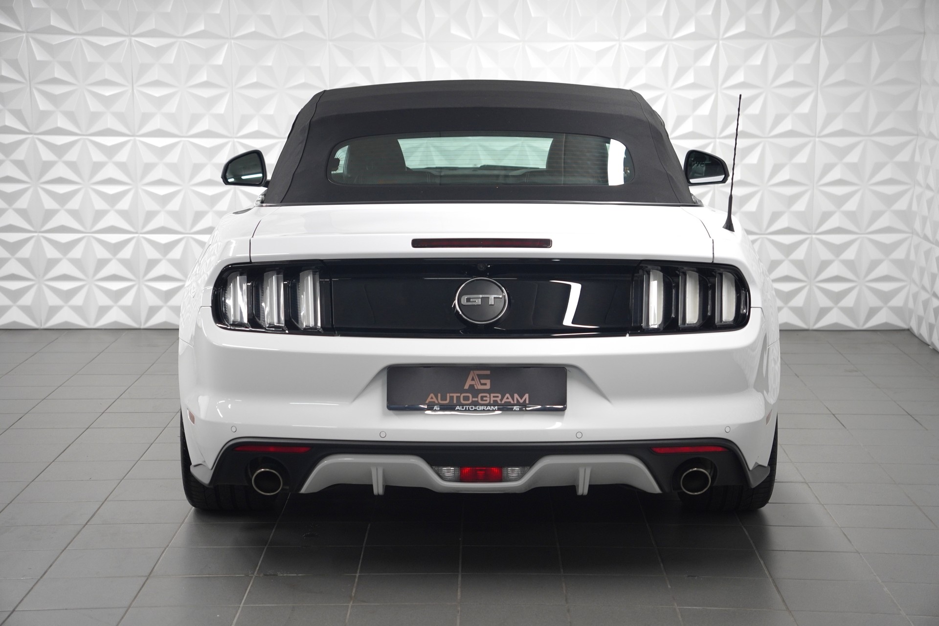 FORD Mustang Convertible 2.3 Automat-showroom-element-3