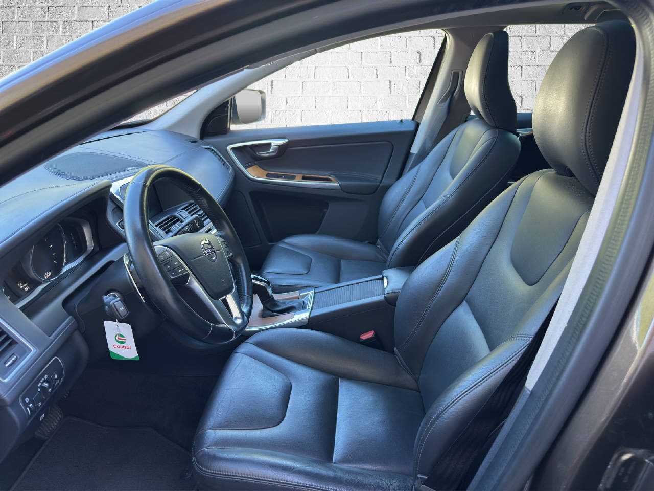 VOLVO XC60 2.4 D5 Executive Plus-image-10