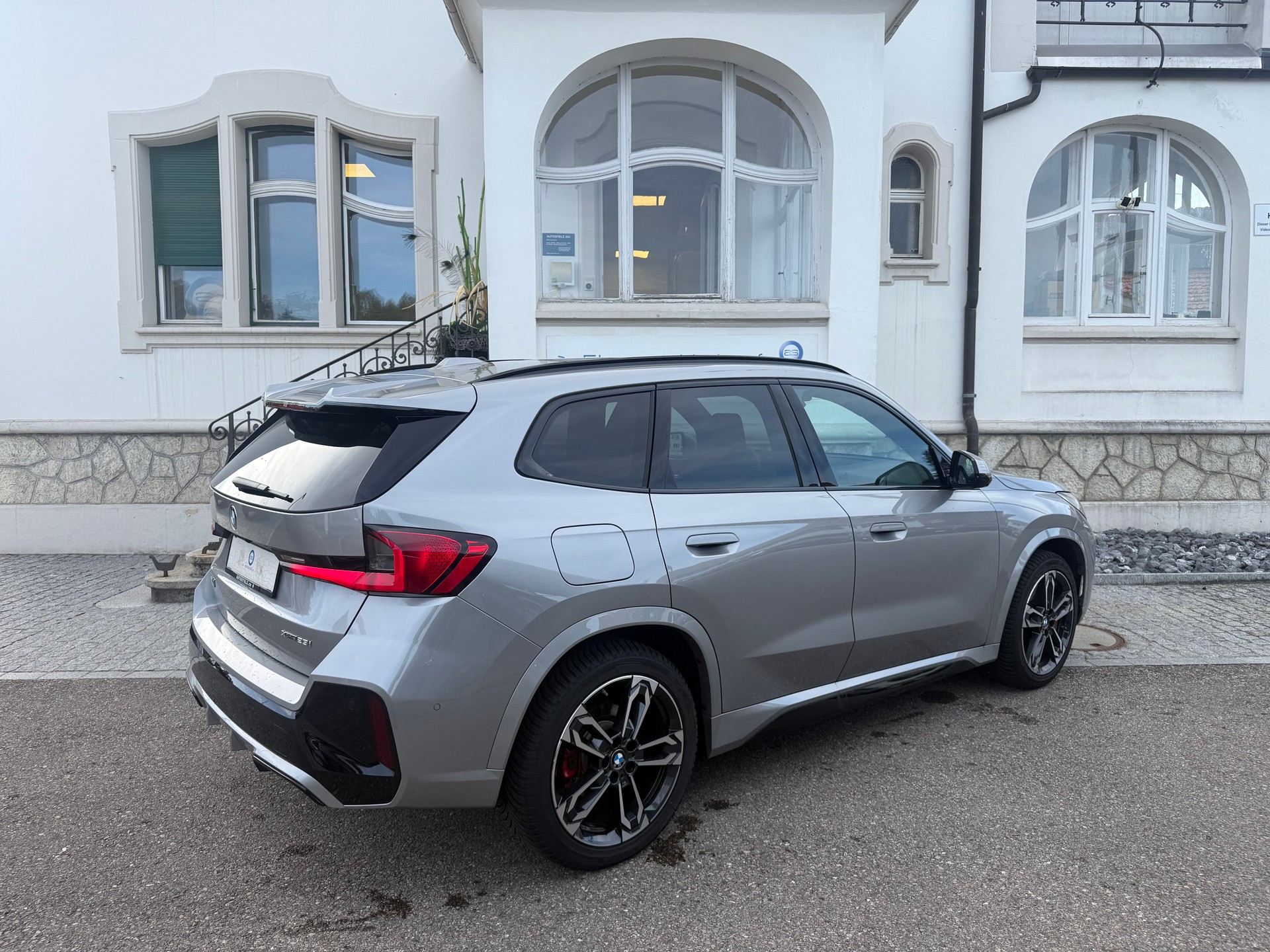 BMW X1 23i xDrive paddles M-SPORT PRO-showroom-element-2