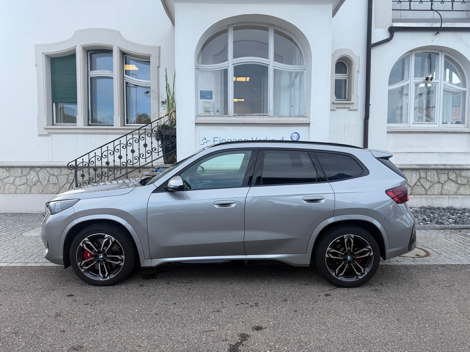 BMW X1 23i xDrive paddles M-SPORT PRO-showroom-element-1