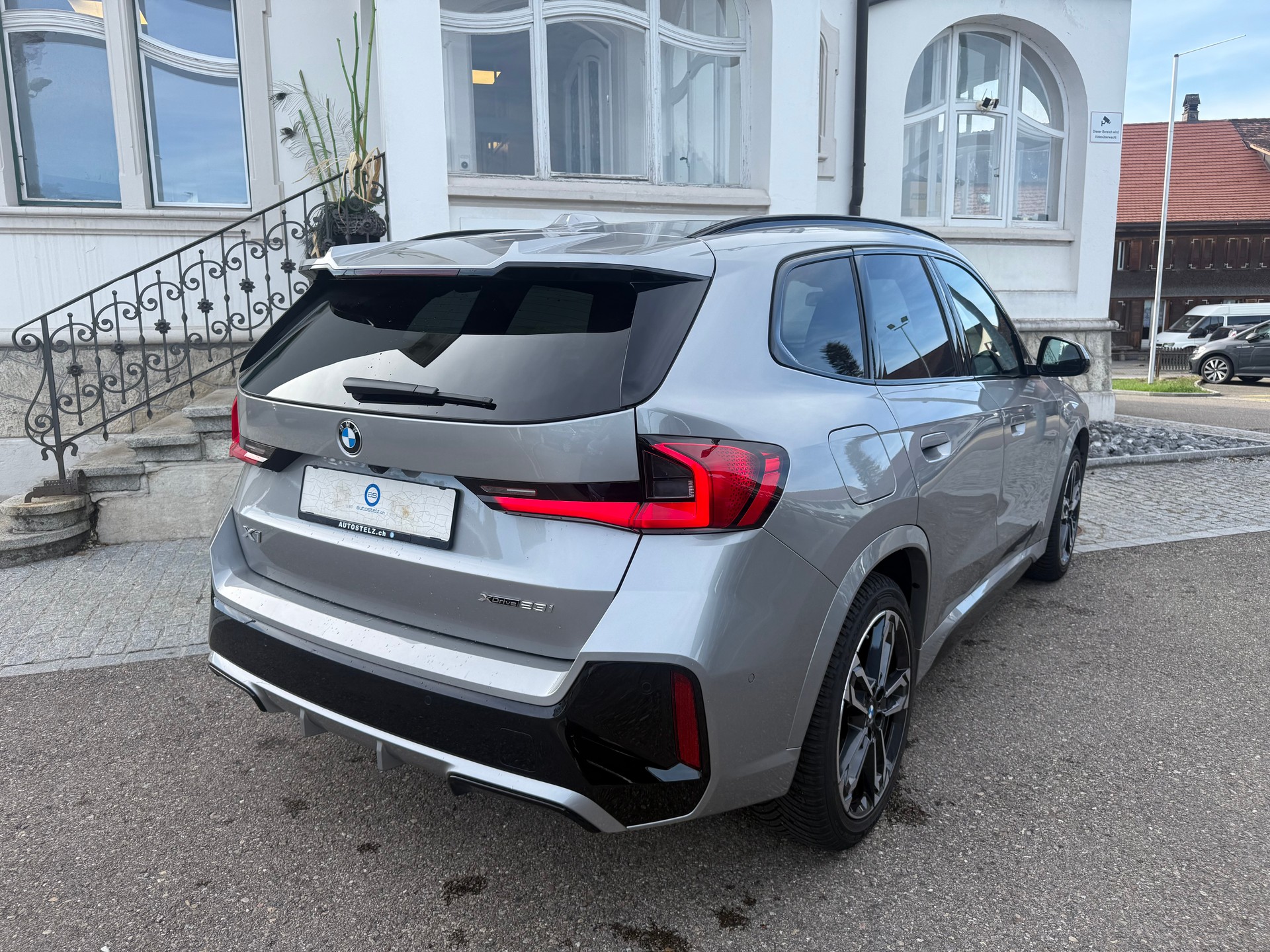 BMW X1 23i xDrive paddles M-SPORT PRO-showroom-element-3