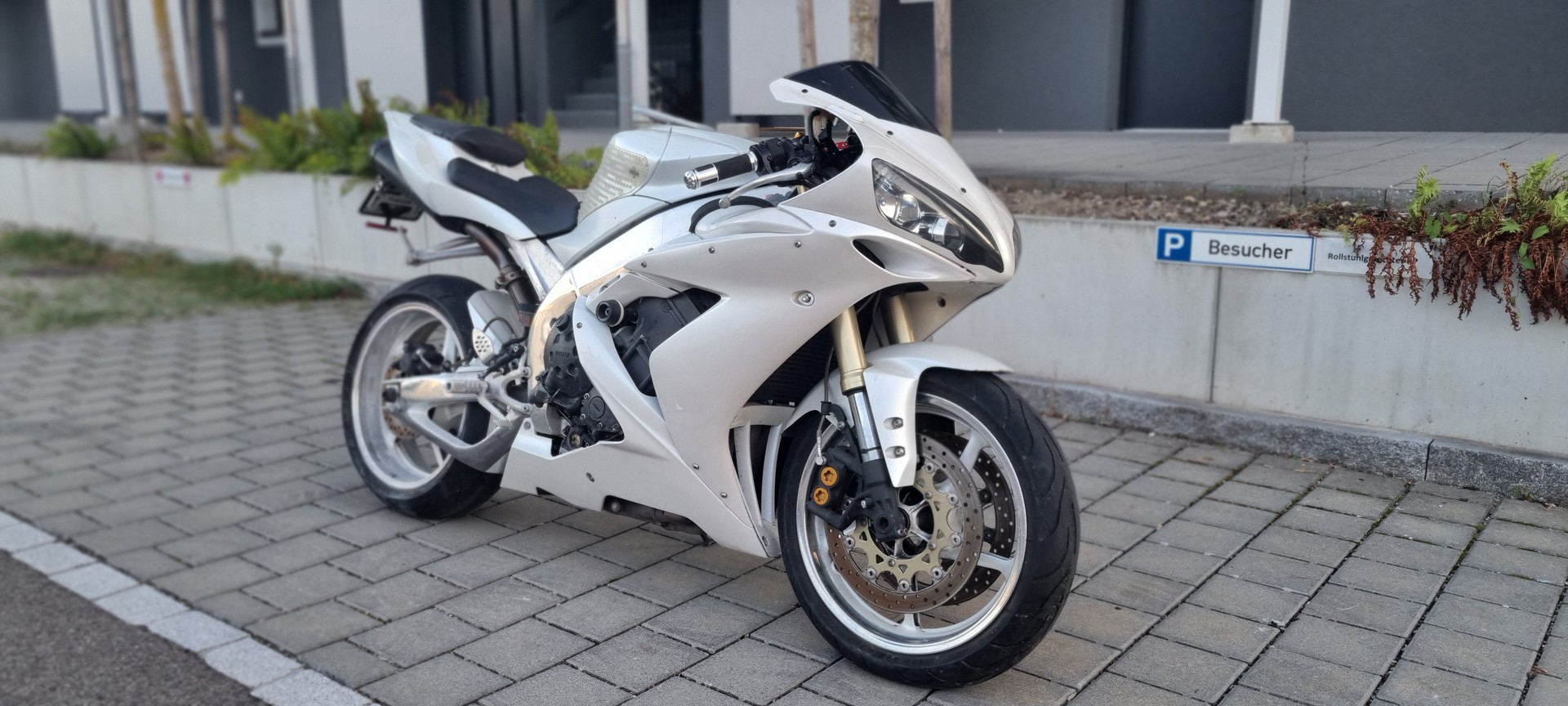 YAMAHA YZF-R1-image-0
